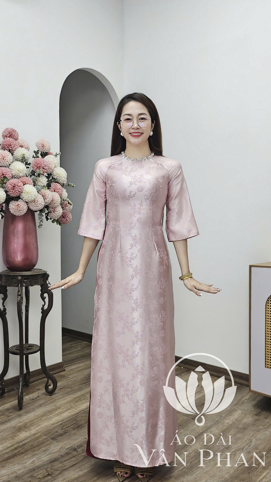 A3056 áo dài cổ khít tay loe gấm trúc mai màu hồng viền cổ