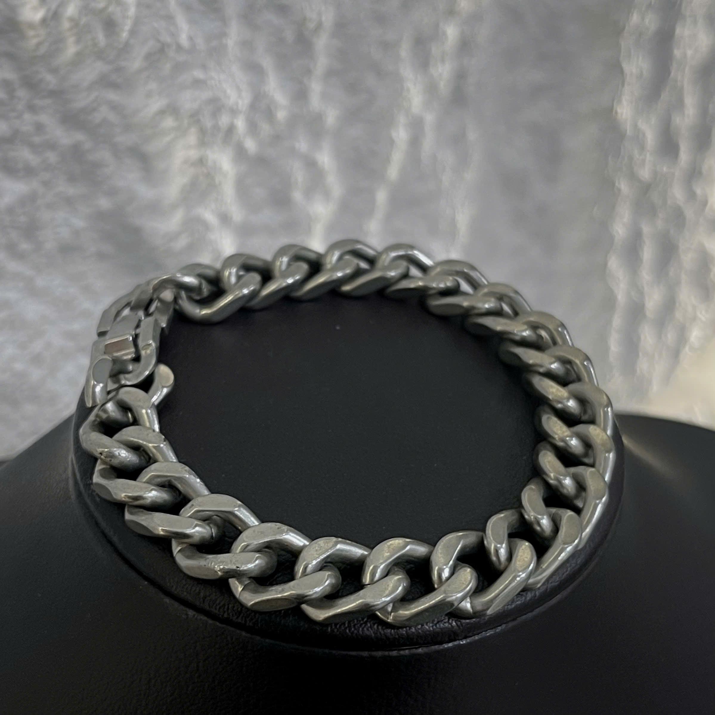 Vòng tay xích mắc 9 thép đen