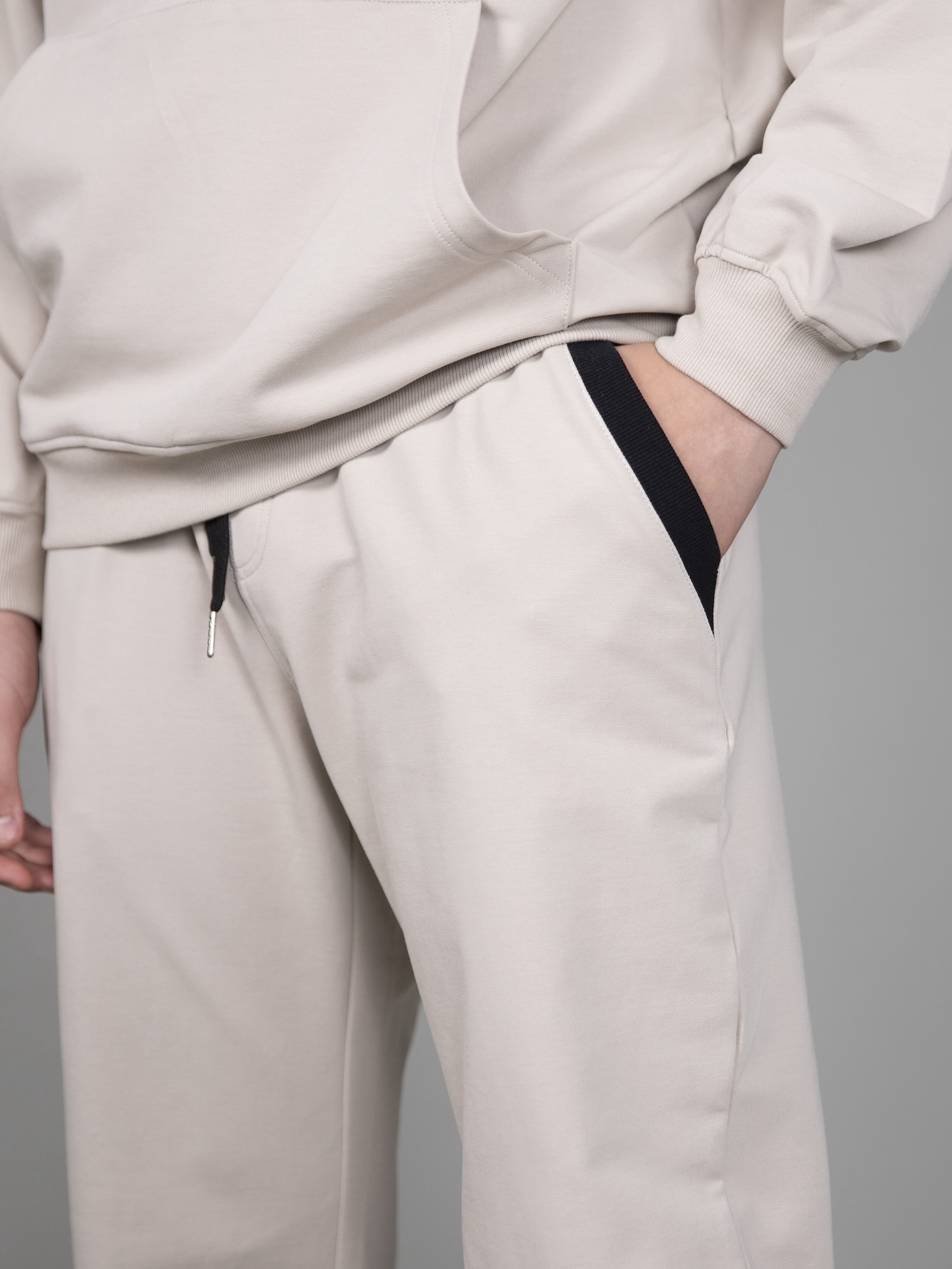 Quần nỉ màu be phối miệng túi đen_thumbnail_2