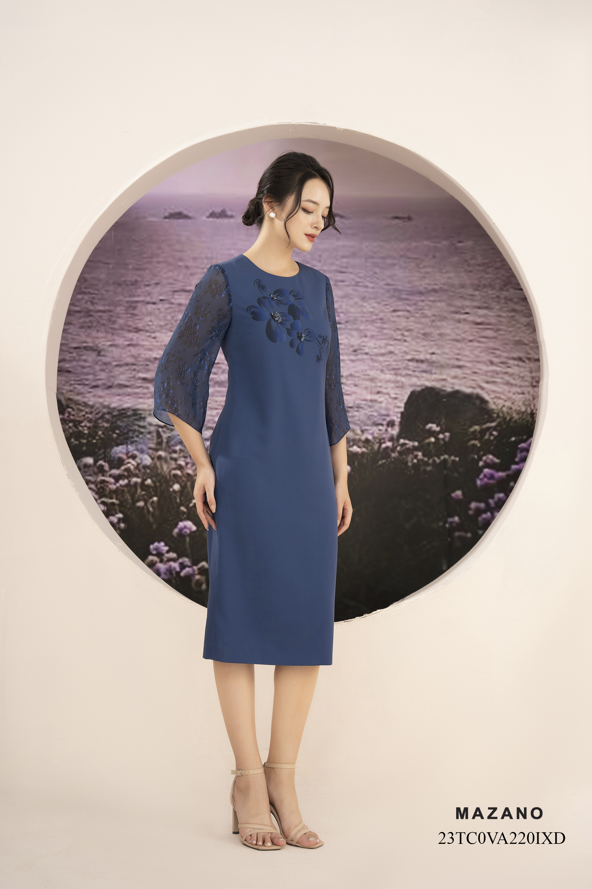 Đầm lụa xanh hoạ tiết hoa in trước ngực phối tay chiffon hoạ tiết