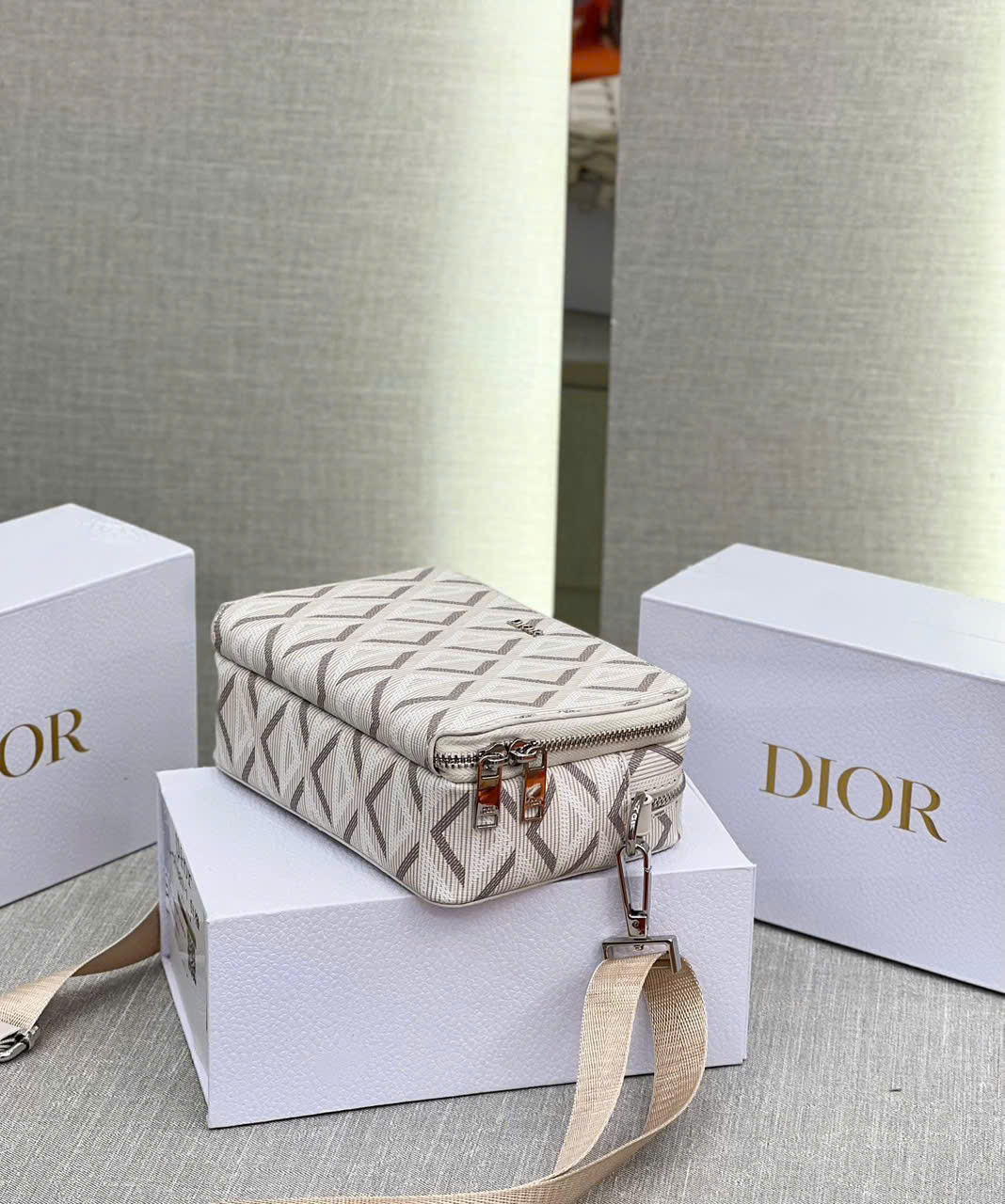 Túi đeo chéo dáng hộp chữ nhật trắng trám_thumbnail_3