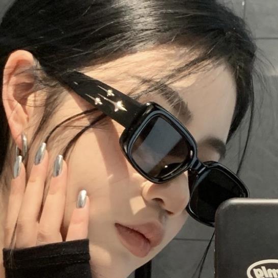 Kính mắt râm đen 3 sao băng.