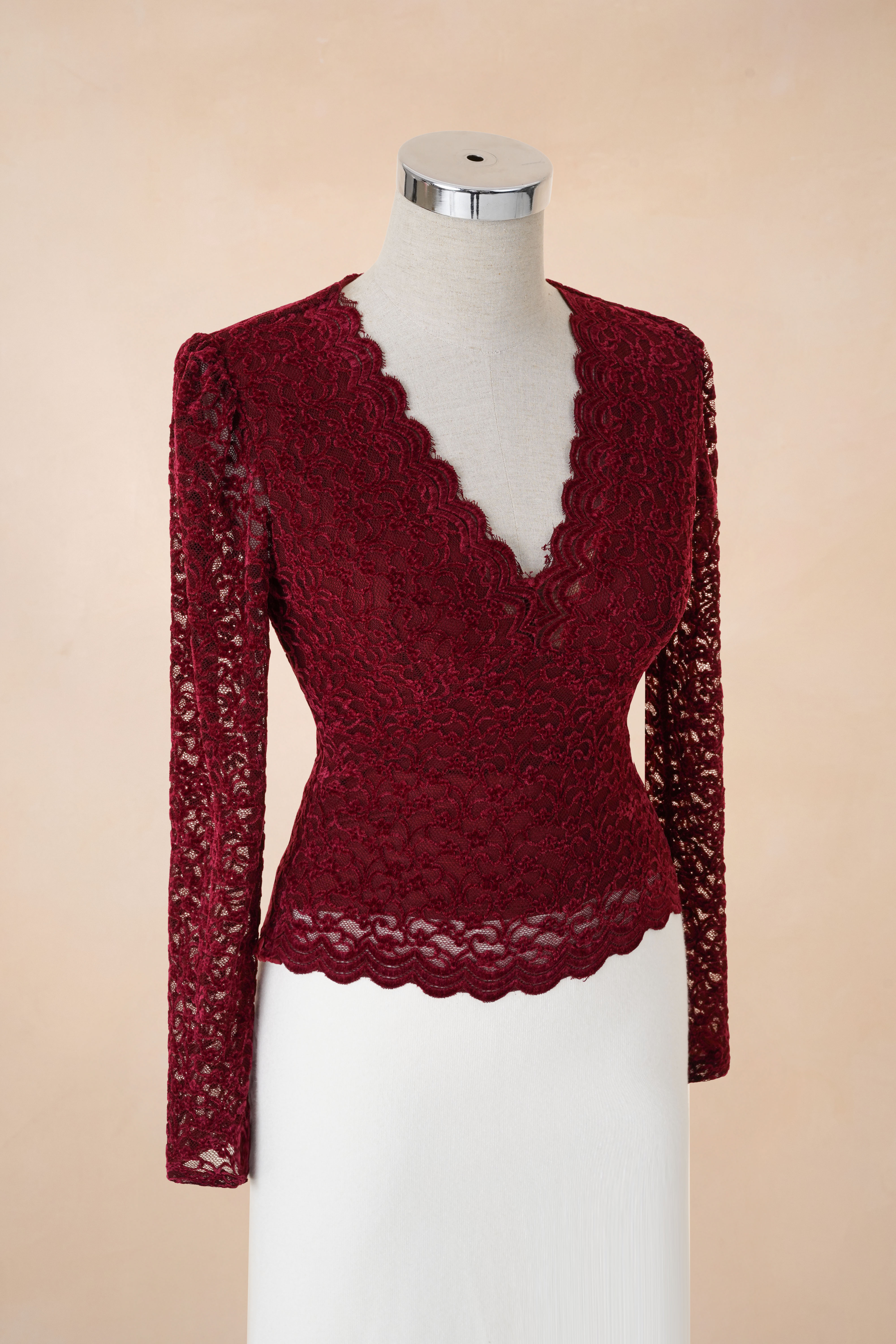 Áo Cổ V Hoạ Tiết Hoa Nổi_thumbnail_2