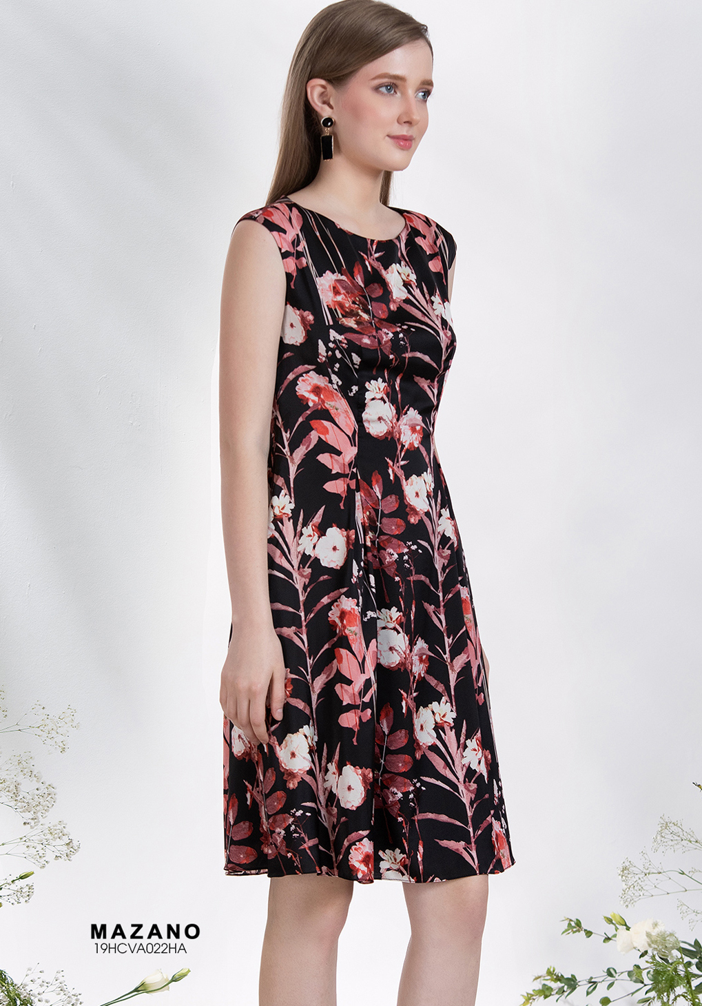 Đầm đen suông họa tiết hoa đỏ_thumbnail_3