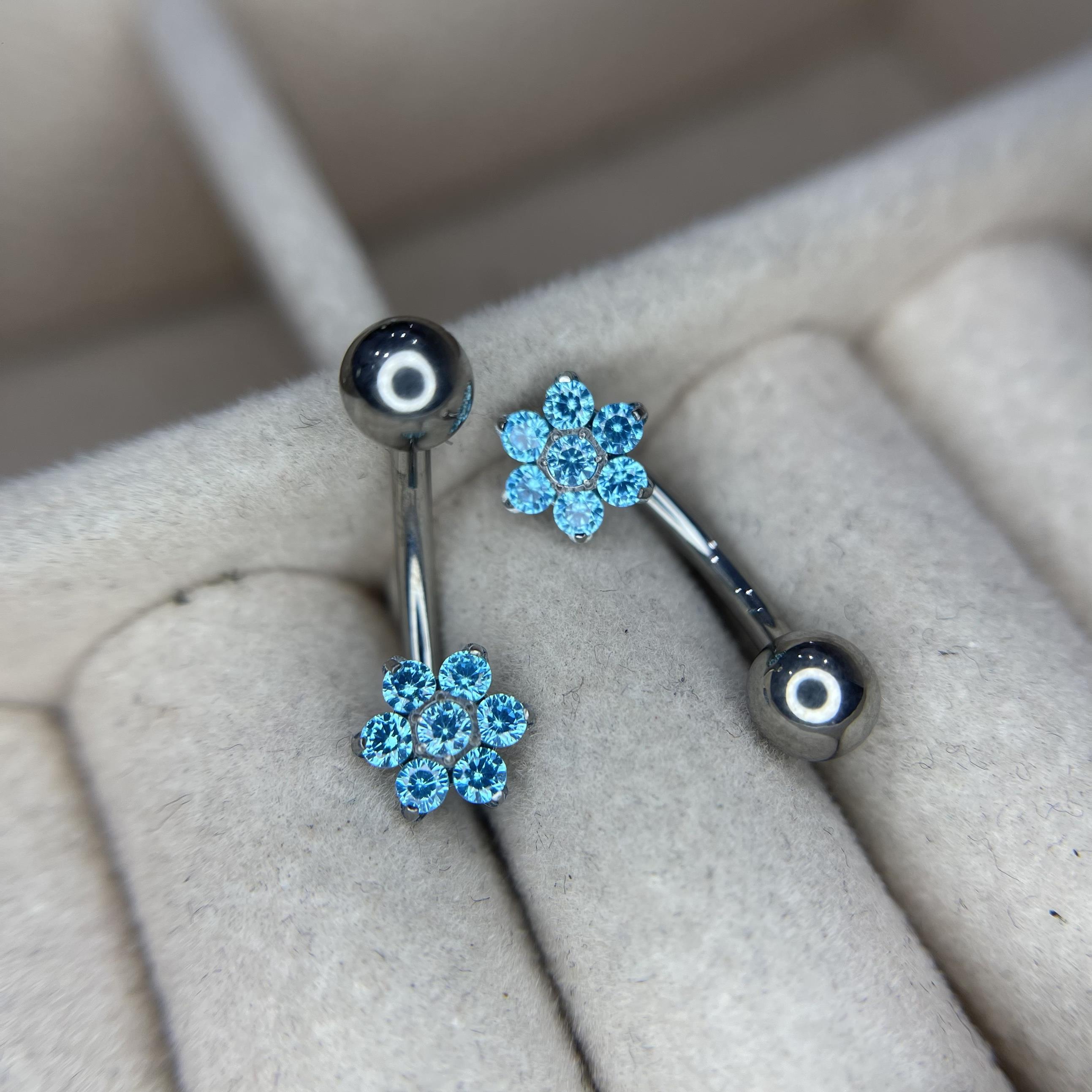 Rốn titan đặc biệt hoa kim cương xanh ngọc._thumbnail_0