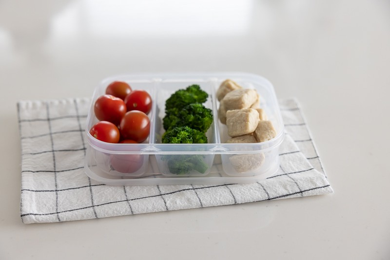 Hộp đựng thực phẩm 3 ngăn dáng cao 820ml Nakaya J000182