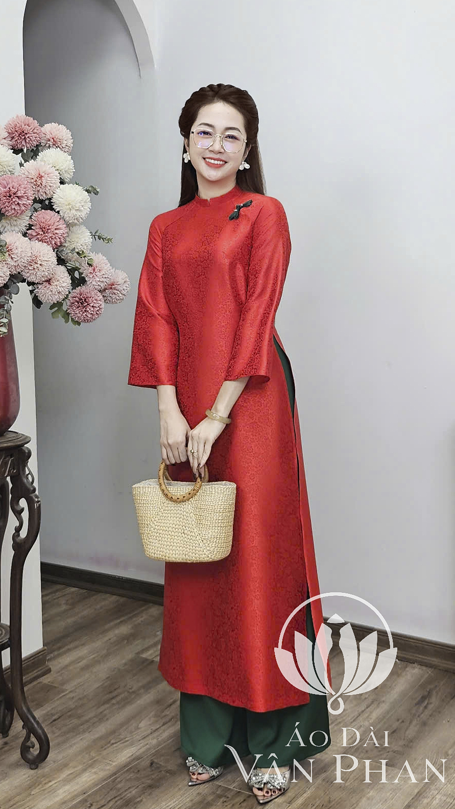 CT363 áo dài cách Tân cổ 2p tay loe gấm hoa gió màu đỏ_thumbnail_2