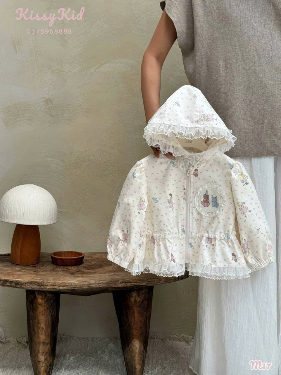 (M17) Áo khoác gió viền bèo hoạ tiết màu kem Ucee Heyduck_thumbnail_0