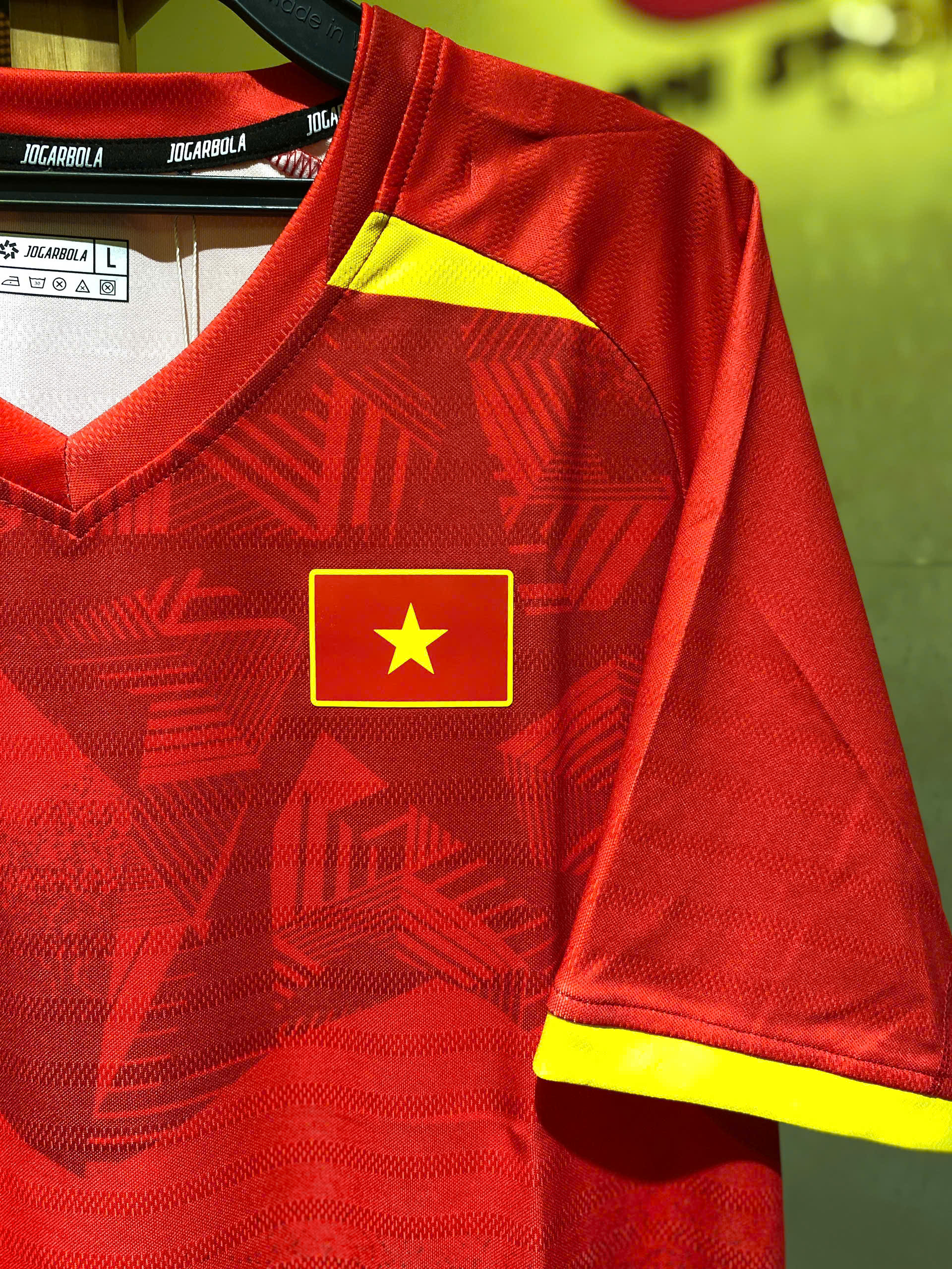 Áo đội tuyển Việt Nam sân nhà đỏ 2025 FAN_thumbnail_3