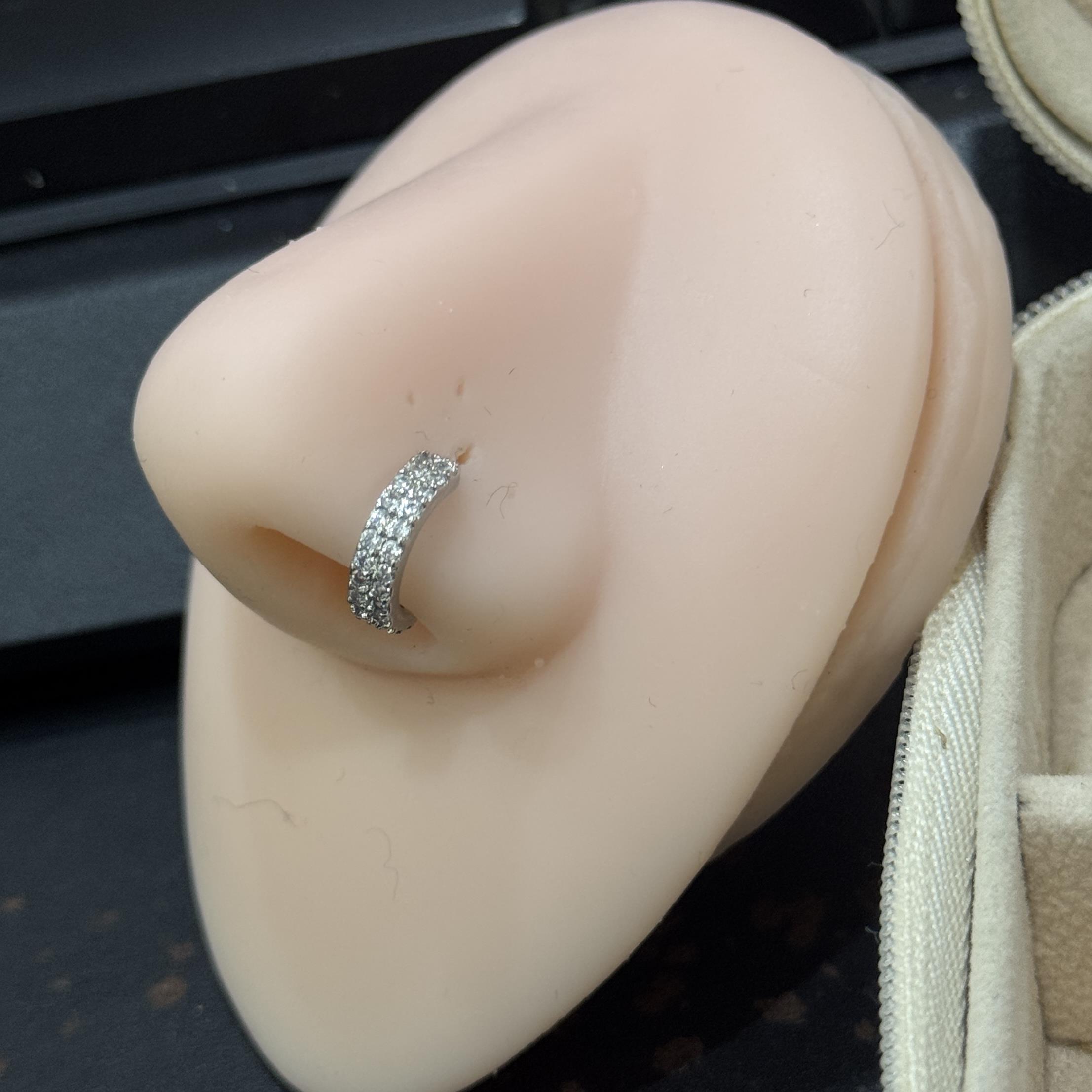 vòng bẻ màu bạc hai dải kim cương trắng vuông nhỏ size 8_thumbnail_3