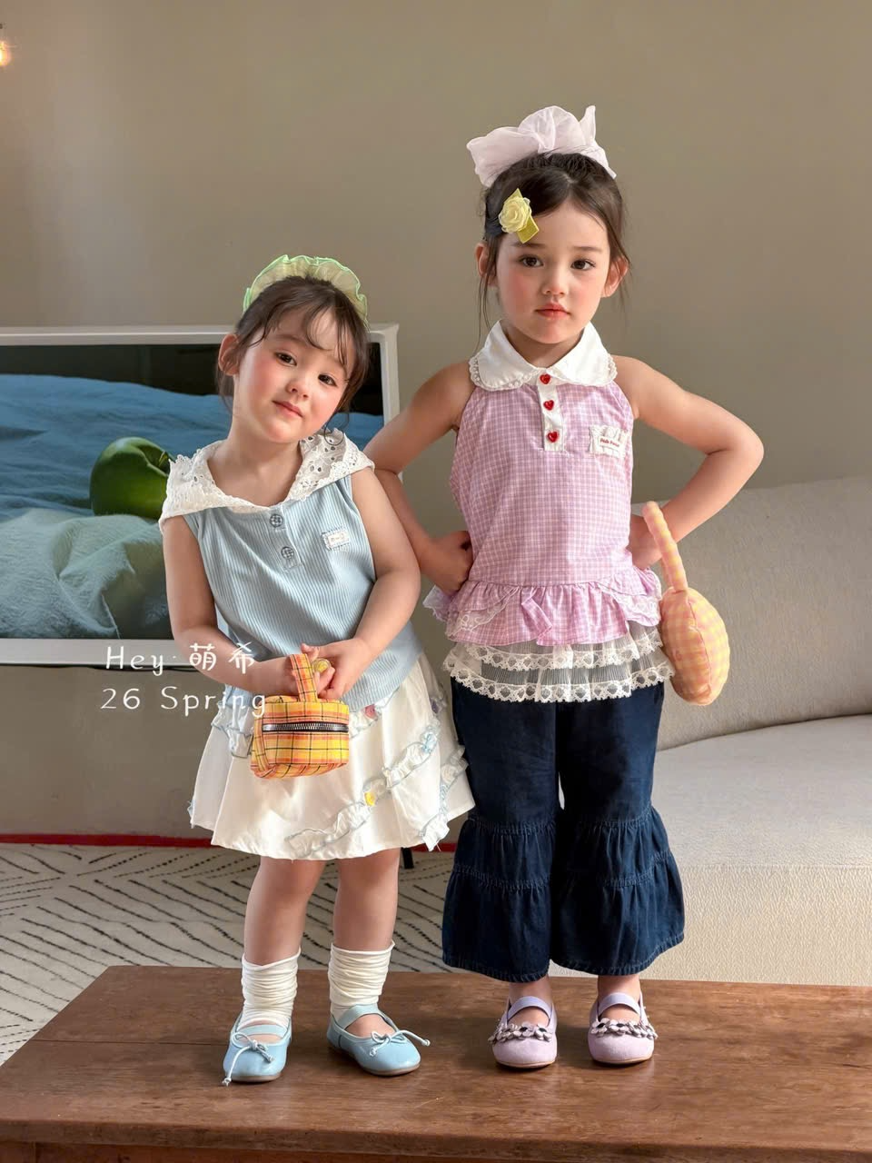 D209 - Ao sát nách màu xanh cổ bẻ ren trắng hãng HMX