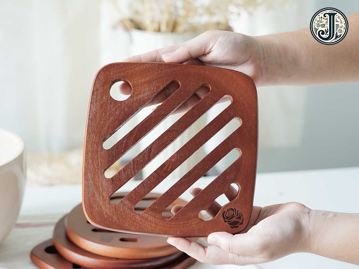 Rế gỗ lót nồi vuông18cm gỗ xà cừ J000290_thumbnail_0