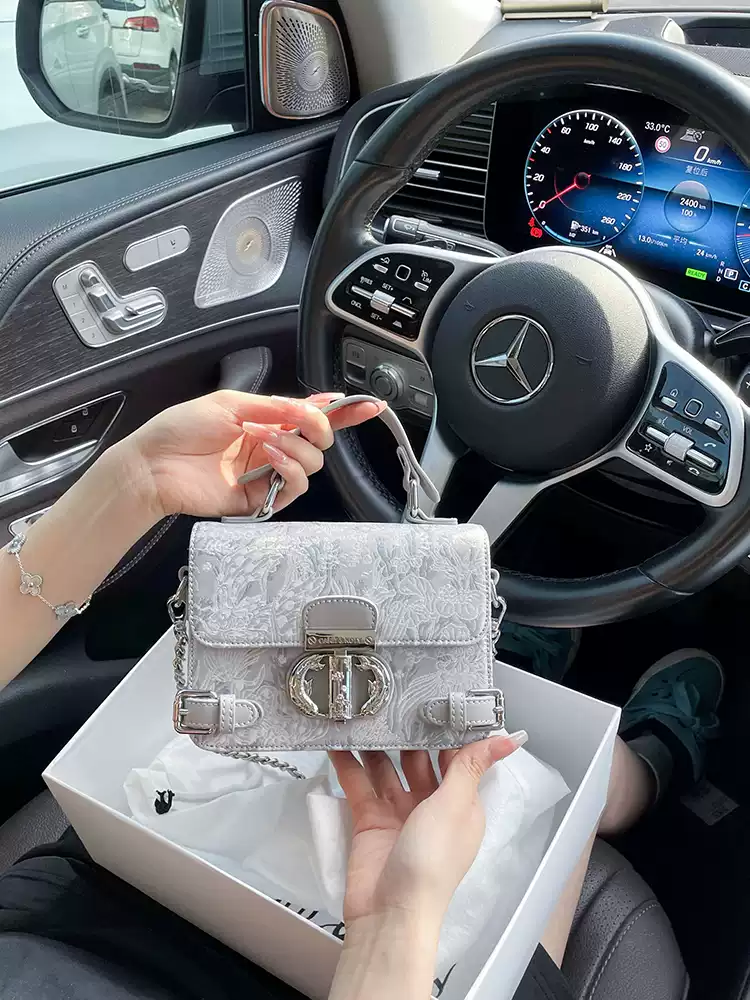 UHE Premium 2510 – Túi da thêu hoa nổi, ánh bạc | Thanh lịch – Tinh tế – Sang trọng