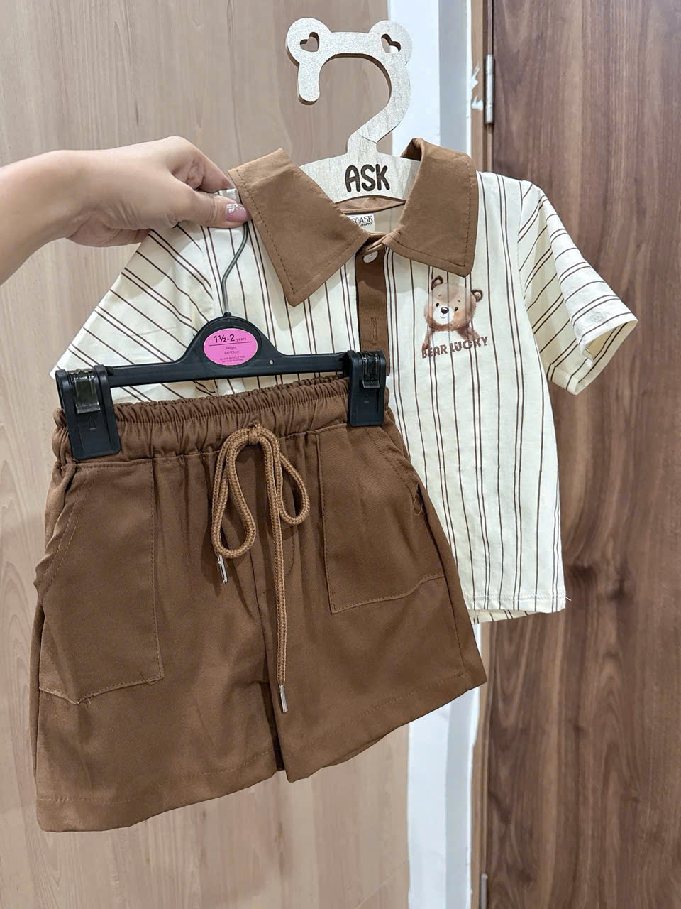 B46 BỘ POLO CỔ NÂU SỌC GẤU 2 CÚC KÈM MŨ - A117.1755_thumbnail_2