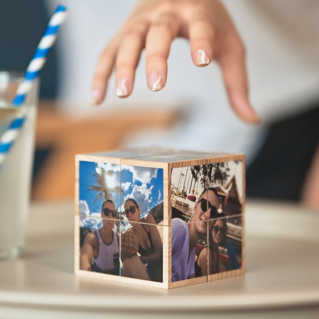 Hộp Ảnh Xoay Cubic - In Theo Yêu Cầu, Hình Khối Rubik Gỗ, Lưu Giữ Khoảnh Khắc (11 Ảnh)_thumbnail_0