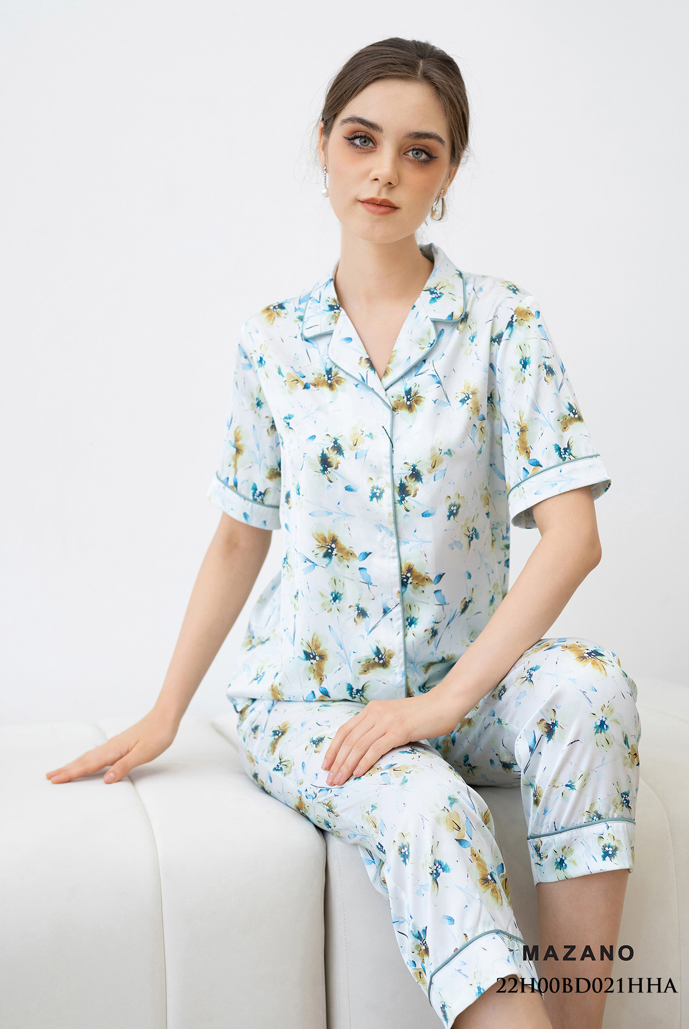 Bộ đồ xanh họa tiết phối viền