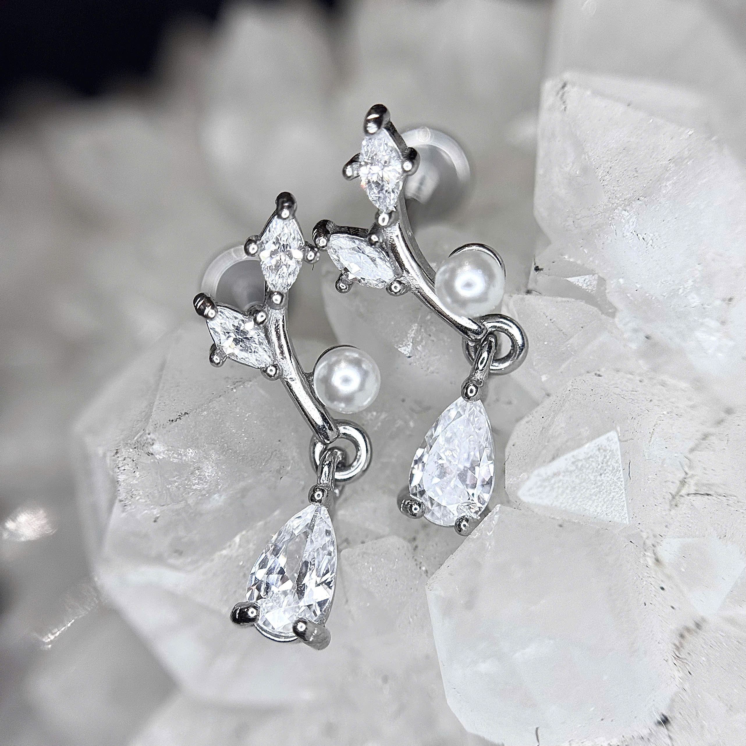 Khuyên kiểu 2 lá rơi đính ngọc trai dẹt_thumbnail_2