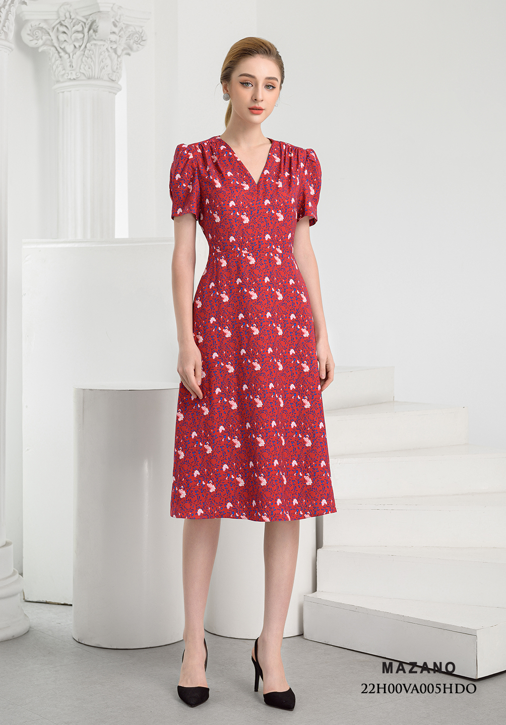 Đầm đỏ họa tiết nơ cổ tay bồng