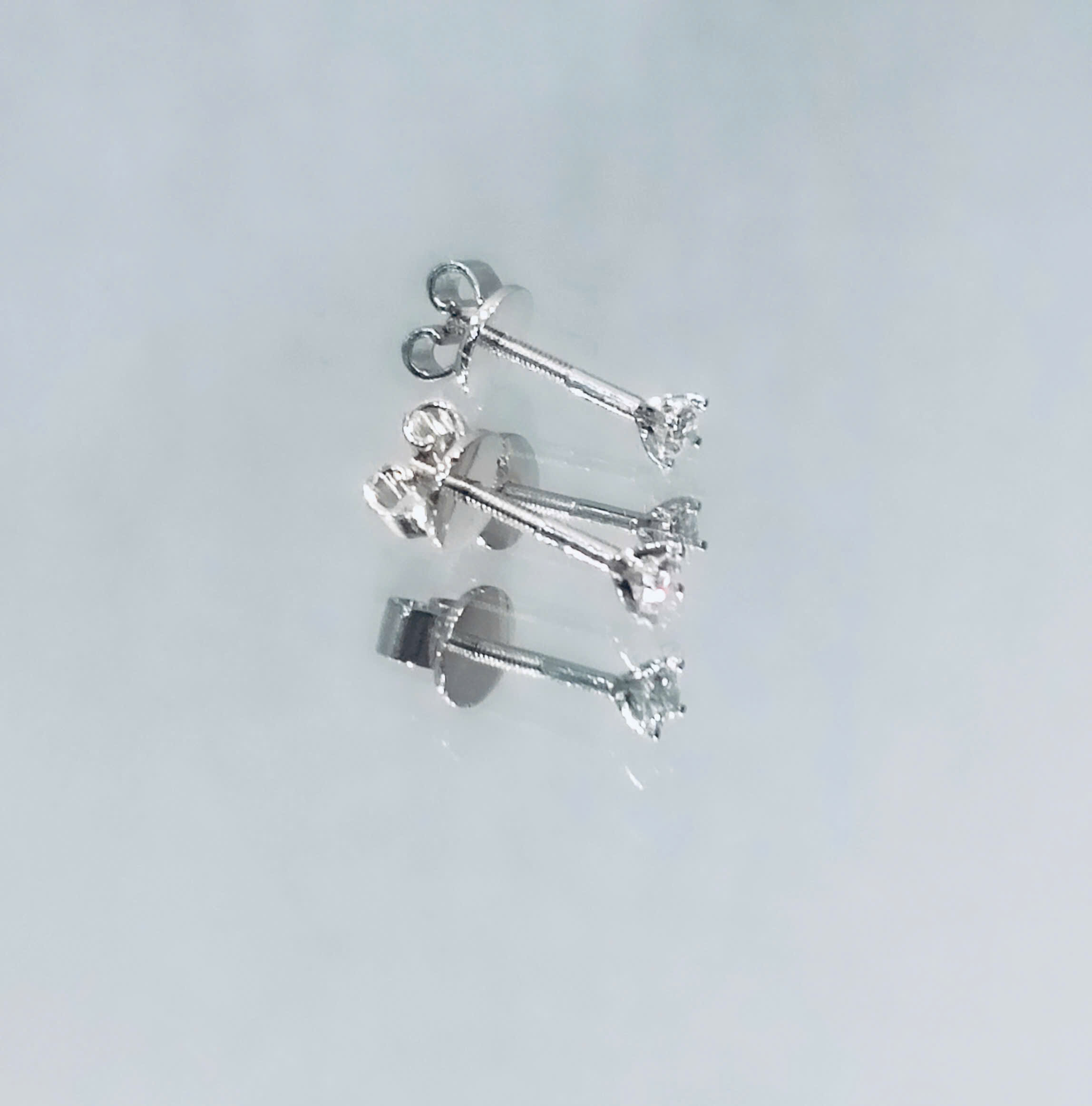 Hoa Tai Kim Cương 10K Chốt Vặn – Chủ 2.5 Ly_thumbnail_3