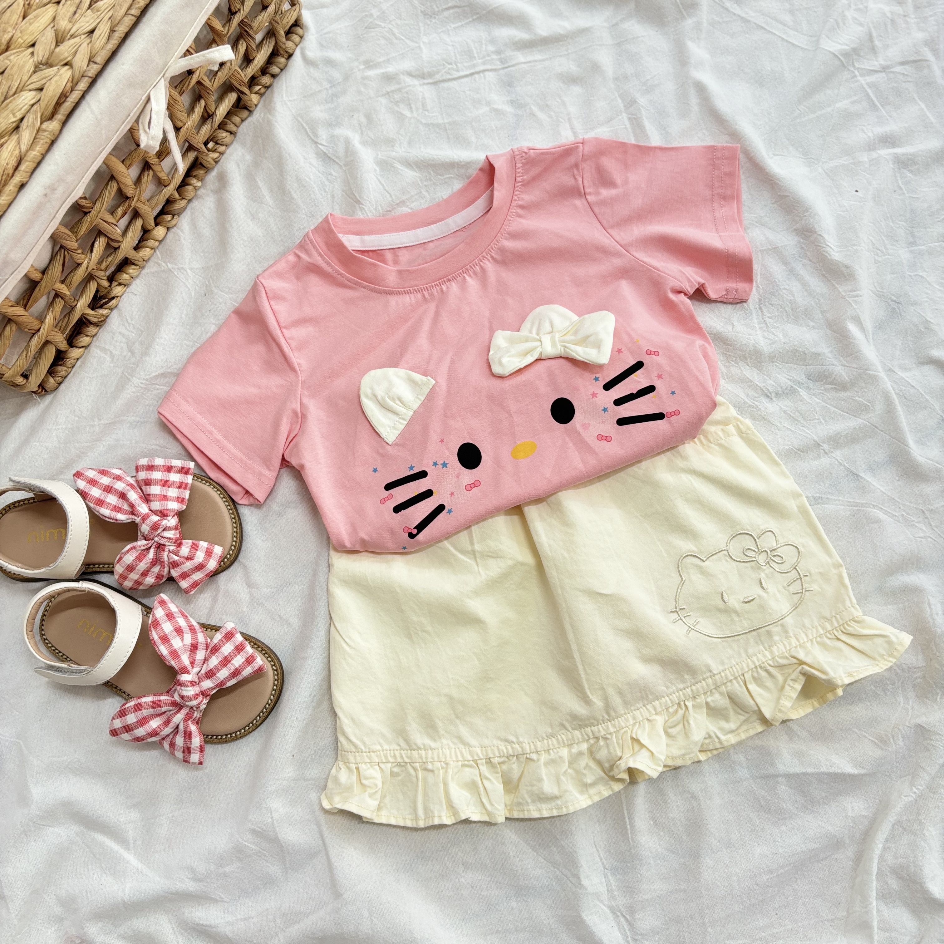 (A25) Áo thun hồng họa tiết mèo đính nơ siêu đáng yêu thời trang bé gái hè 2025 QCCC_thumbnail_0