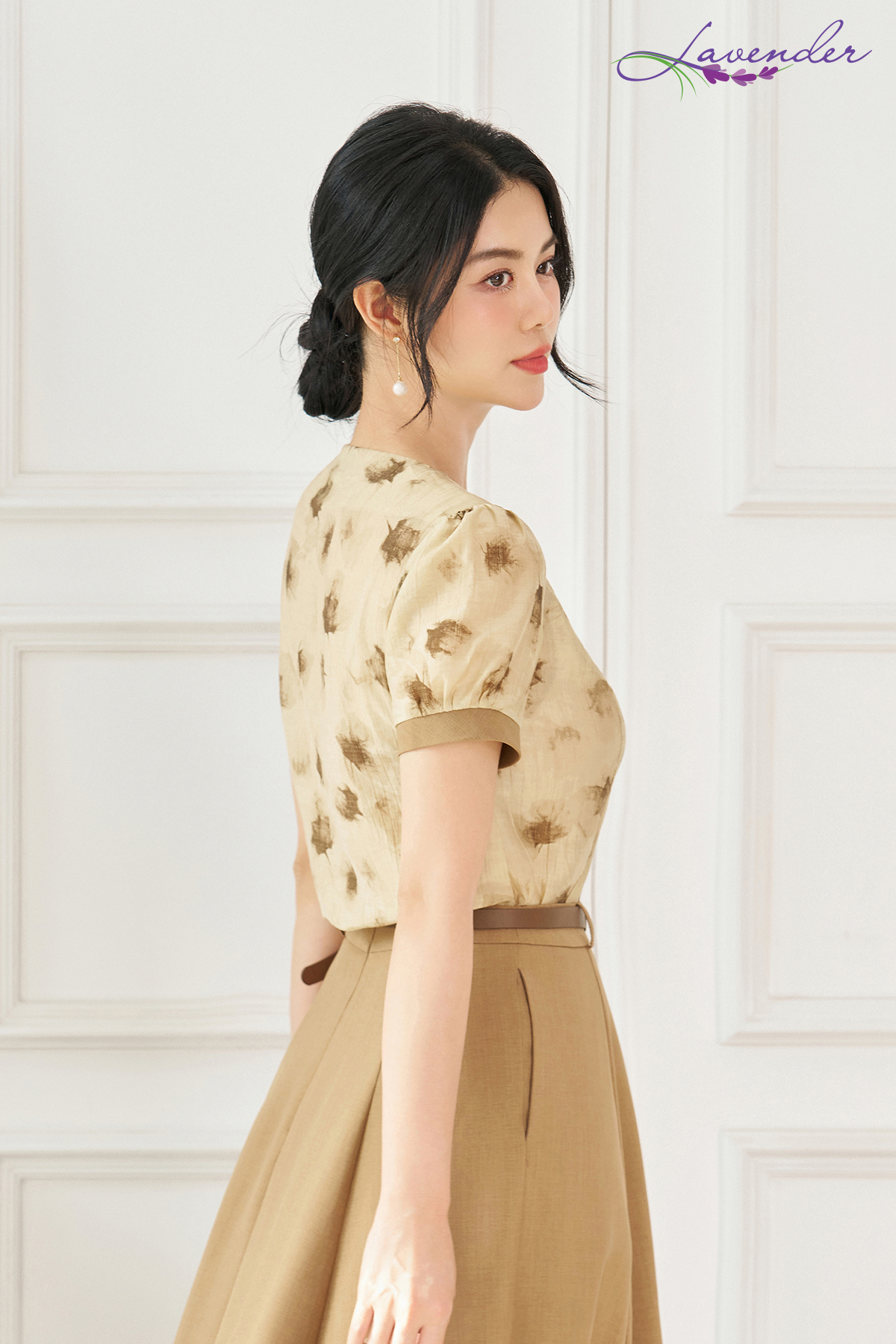 Áo sơ mi hoa nâu tay ngắn cổ sen 2 lá nẹp giữa A3087