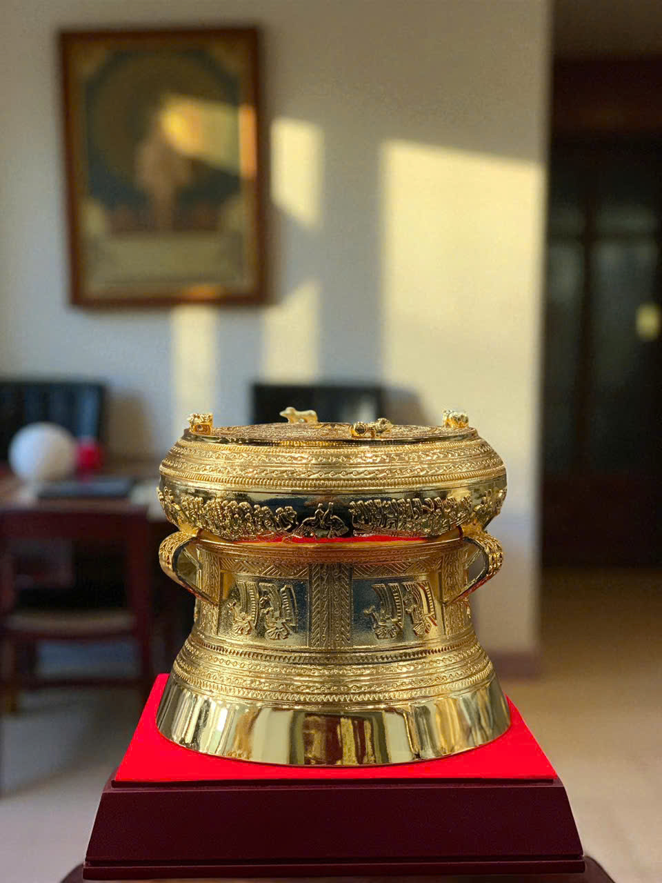 Quả trống đồng mạ vàng Quả trống đồng mạ vàng