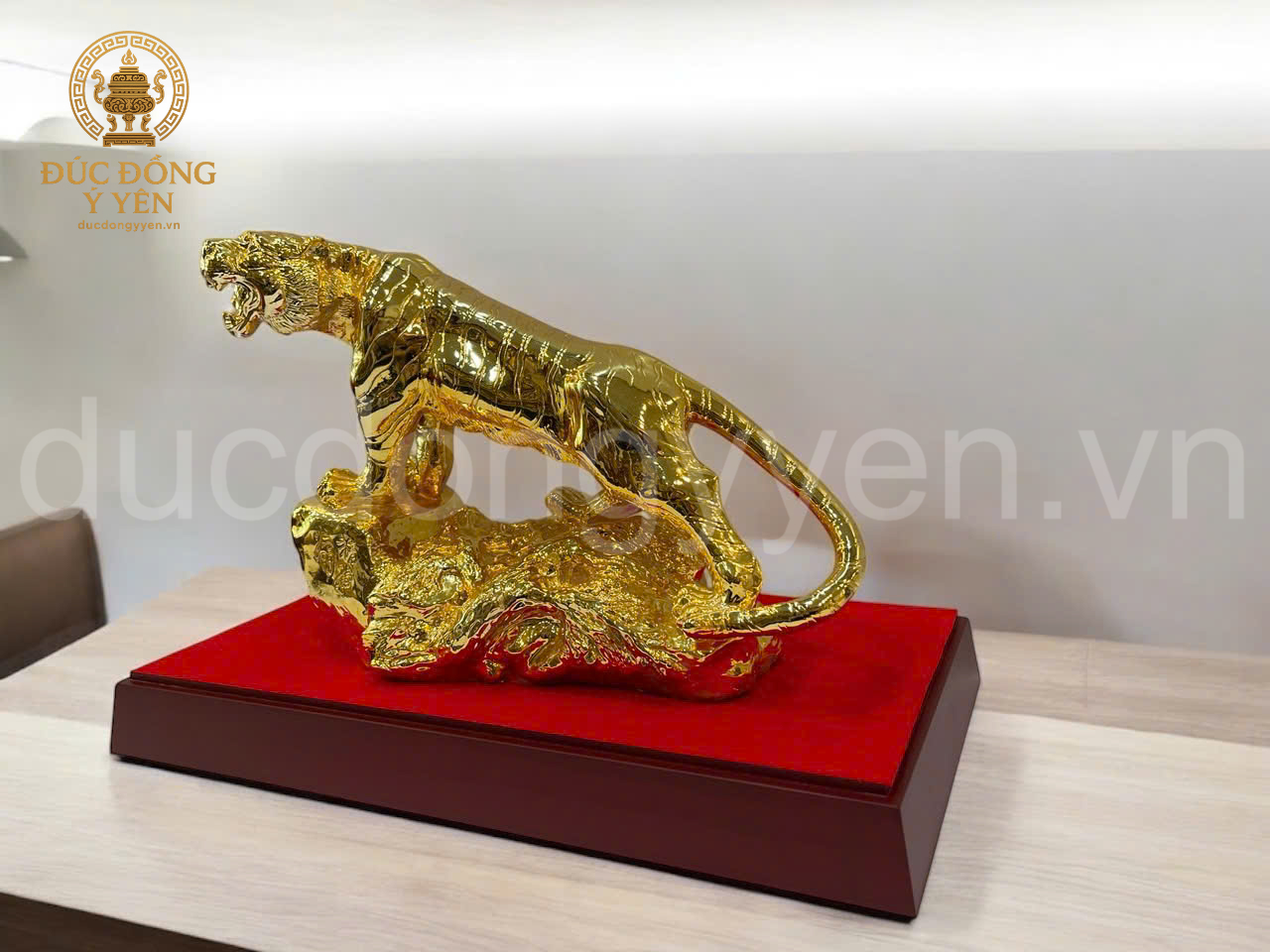 Tượng phong thủy hổ đứng bệ đá mạ vàng _thumbnail_1
