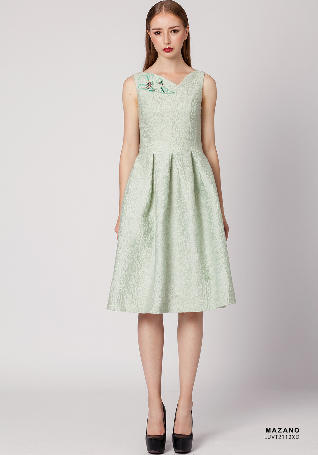 Đầm xanh xòe đính đá cổ cách điệu