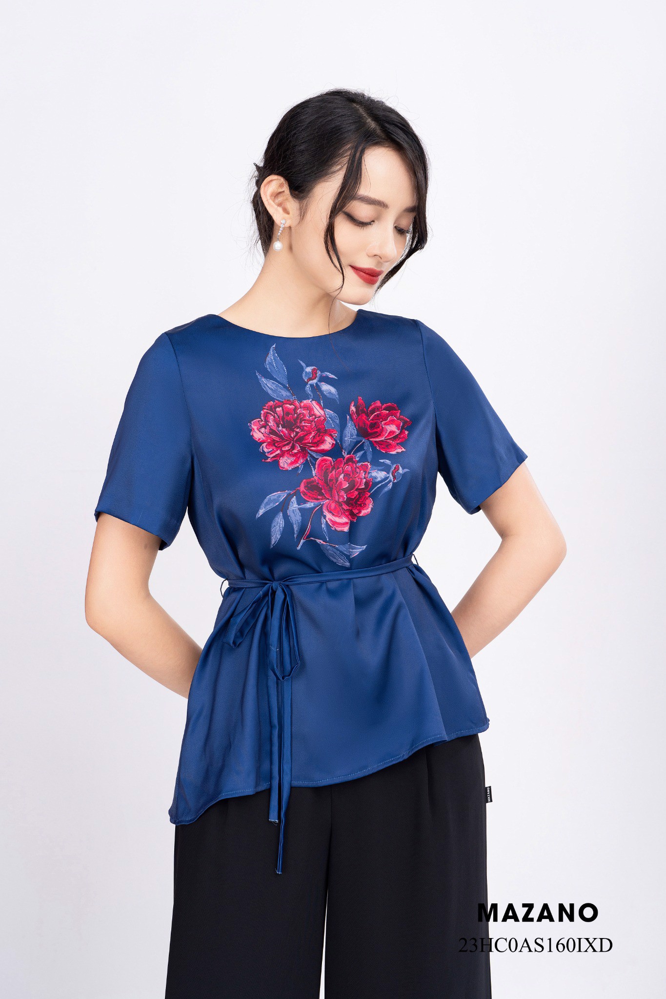 Áo top xanh thắt đai in hoa hồng đỏ