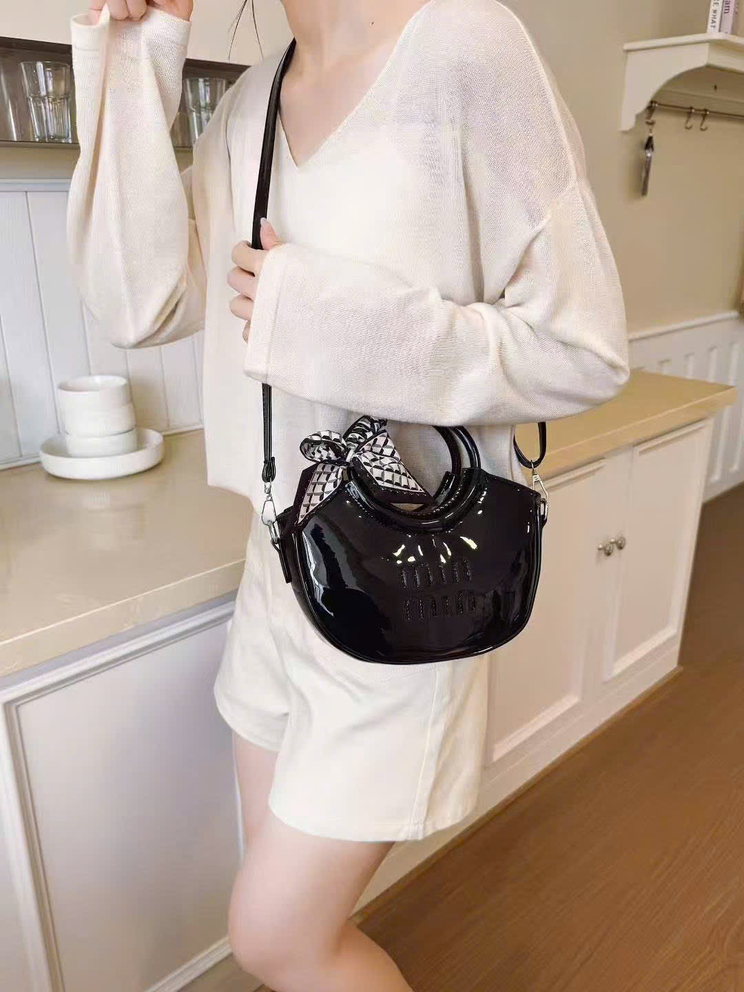 Túi miu da bóng Đen - T52