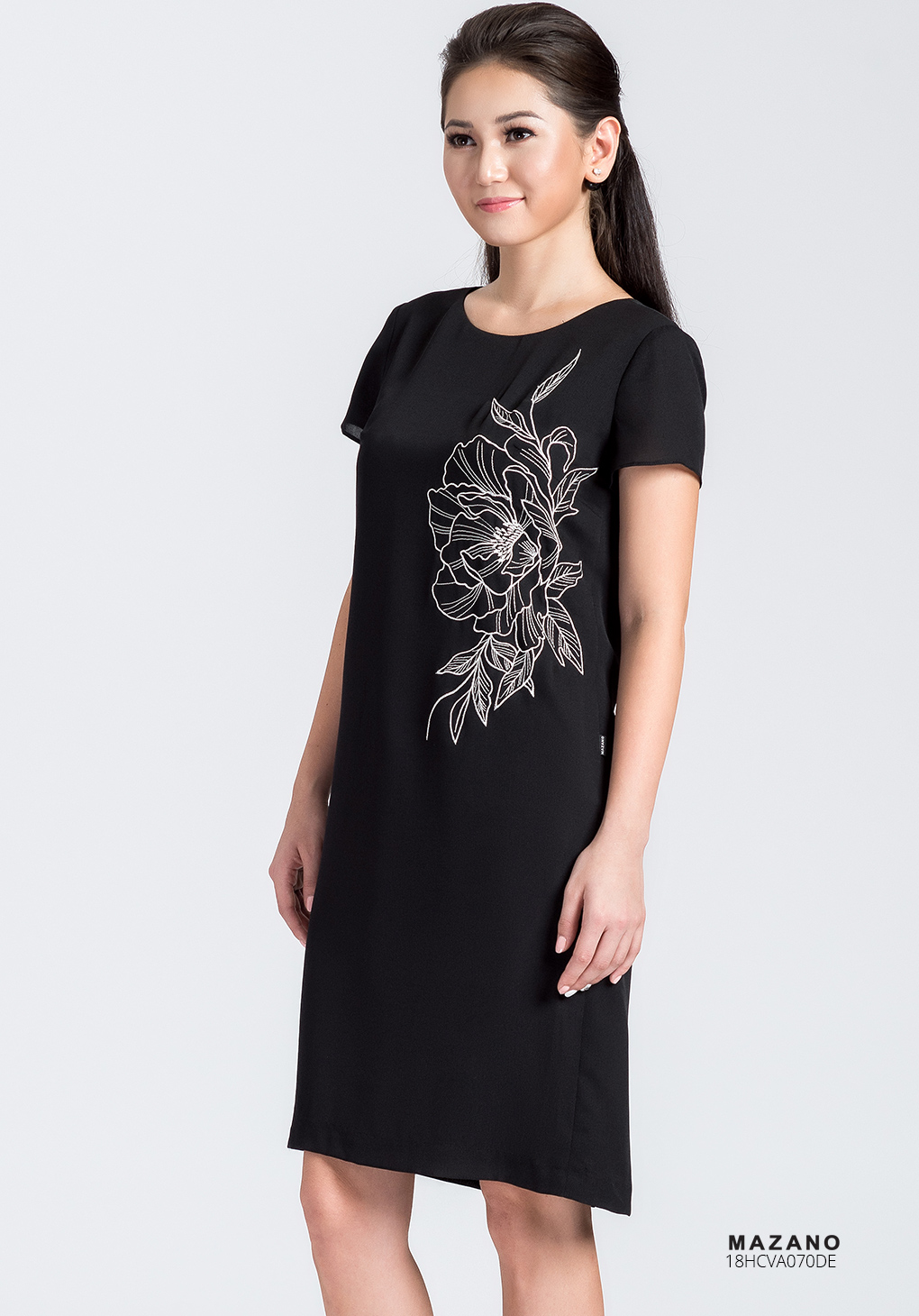 Váy đen thêu hoa sườn_thumbnail_3