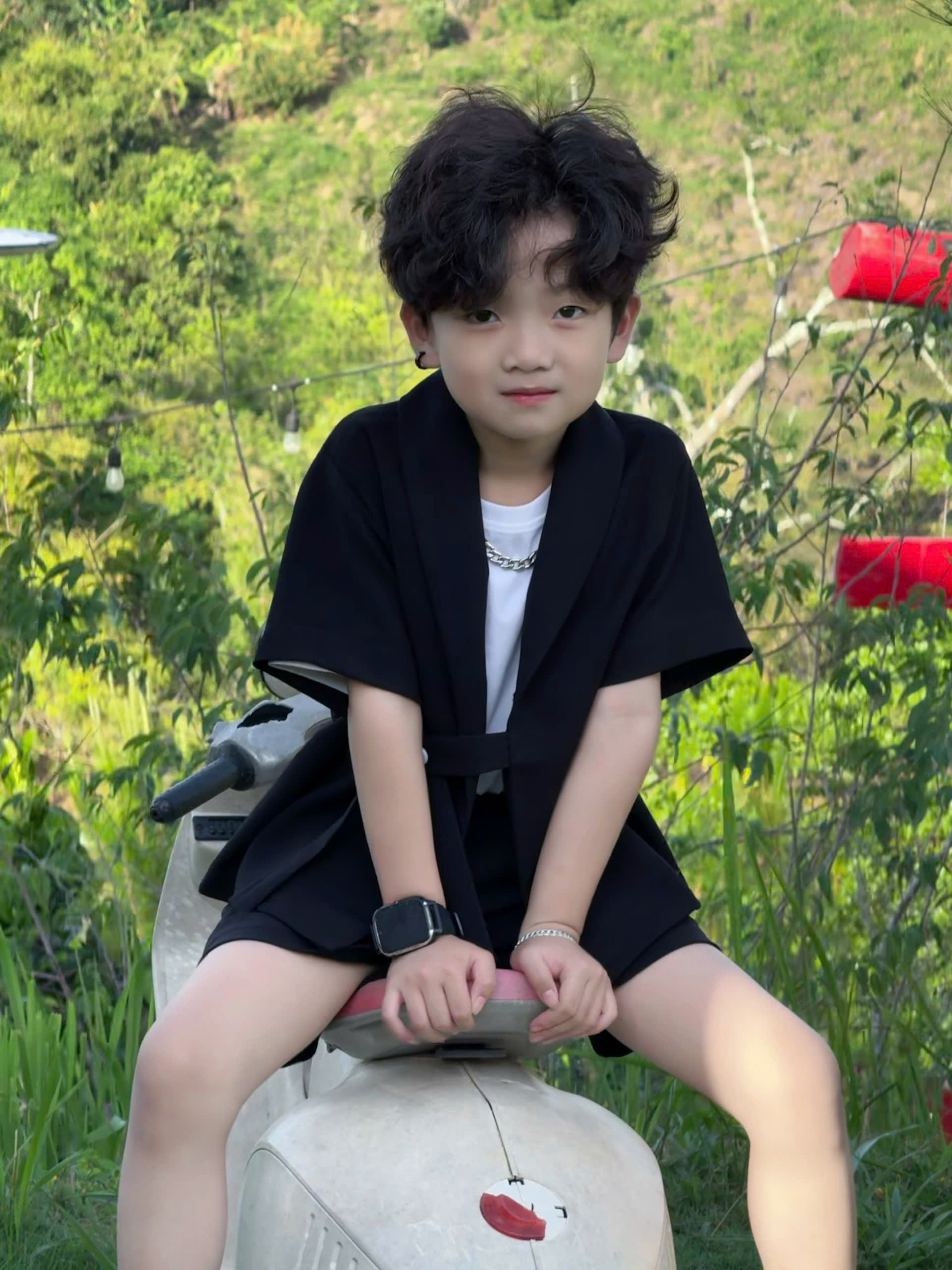 Áo Đen Cổ Sam Dày Dặn,  Quần Suông Đen Đai Bằng Cho Bé Trai._thumbnail_4