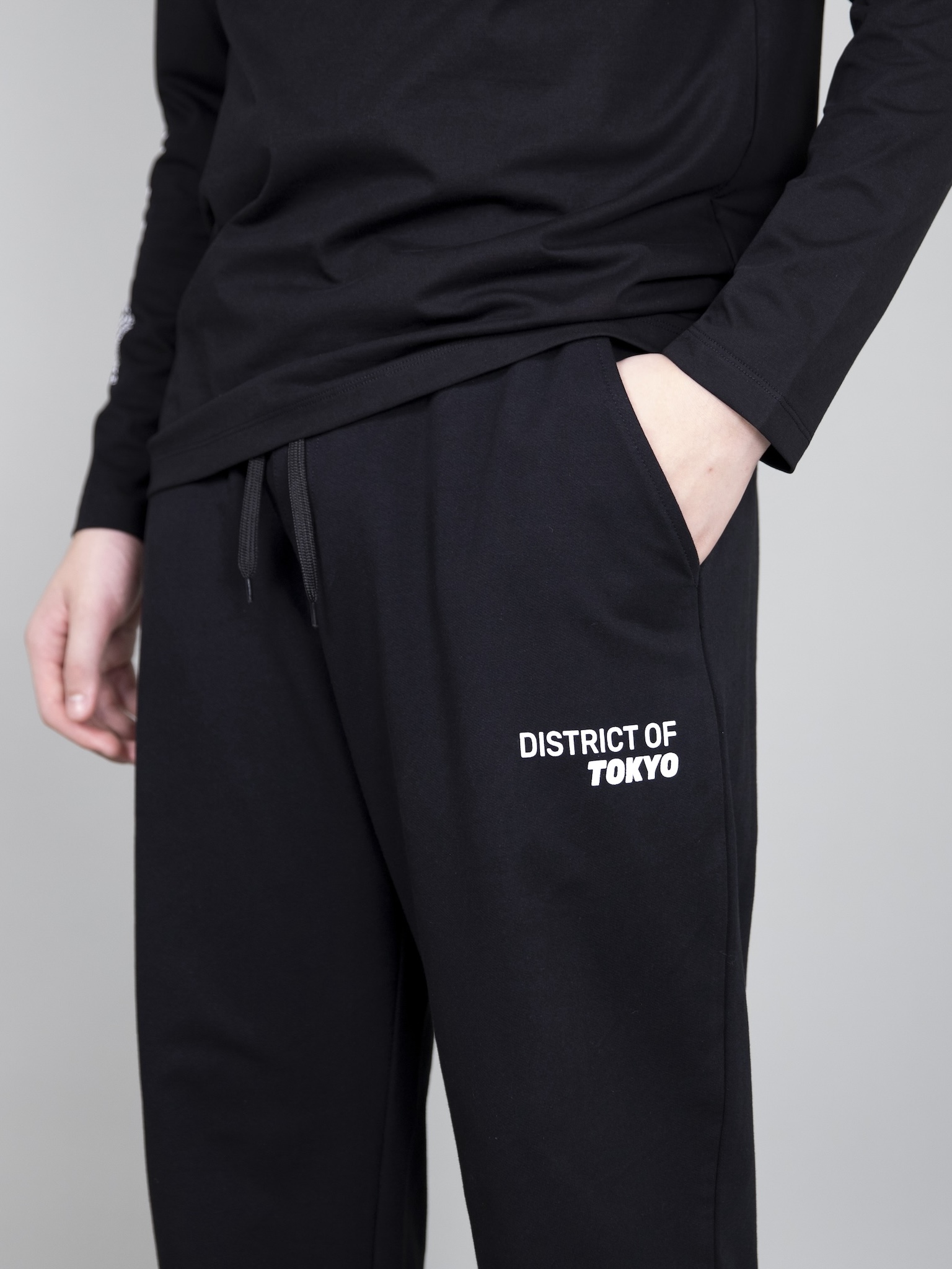 Quần nỉ da cá đen túi chéo in hình_thumbnail_3