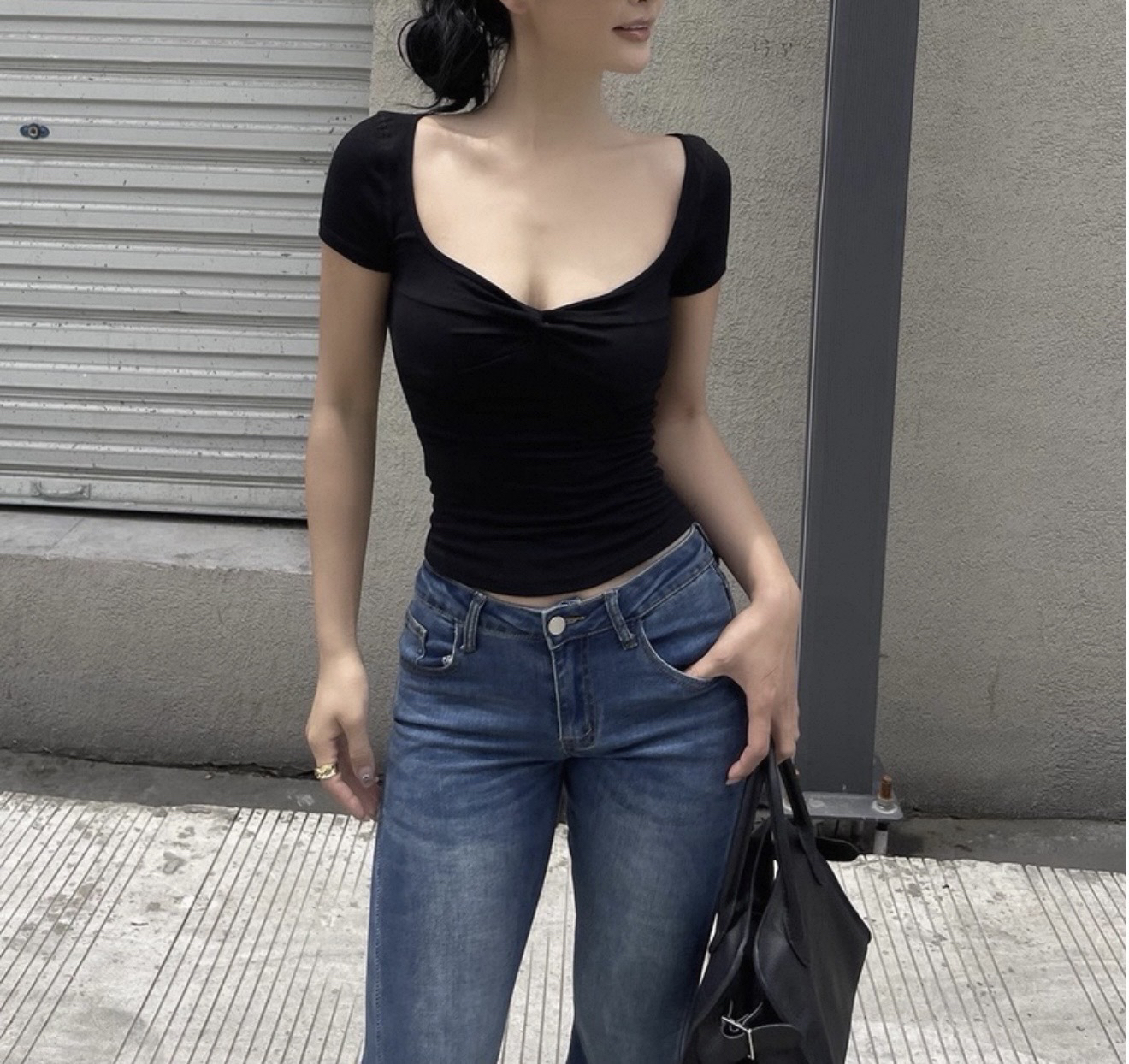 Áo xoắn ngực tay lỡ