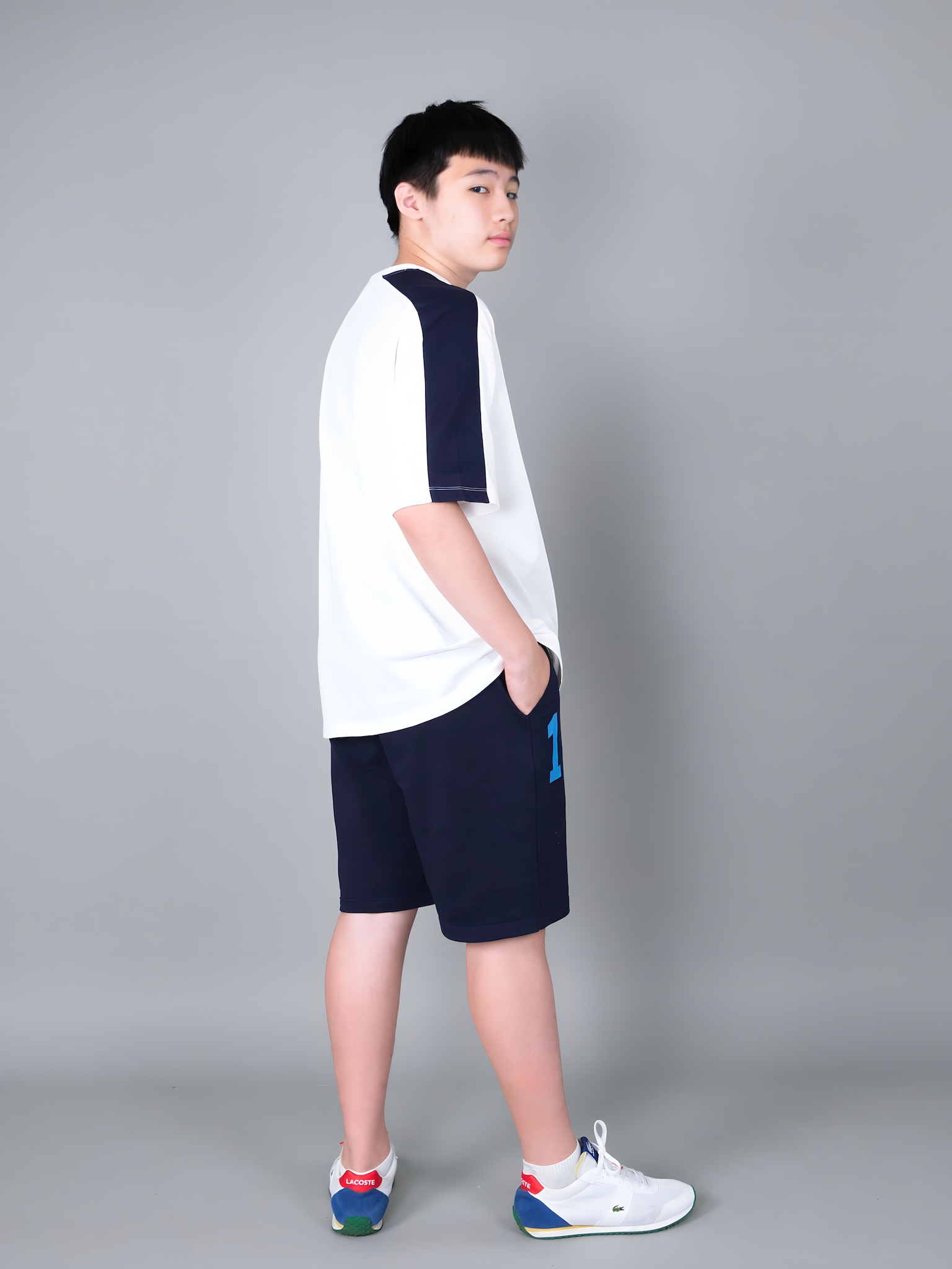 Áo phông bé trai dáng rộng màu trắng phối navy in chữ A_thumbnail_3