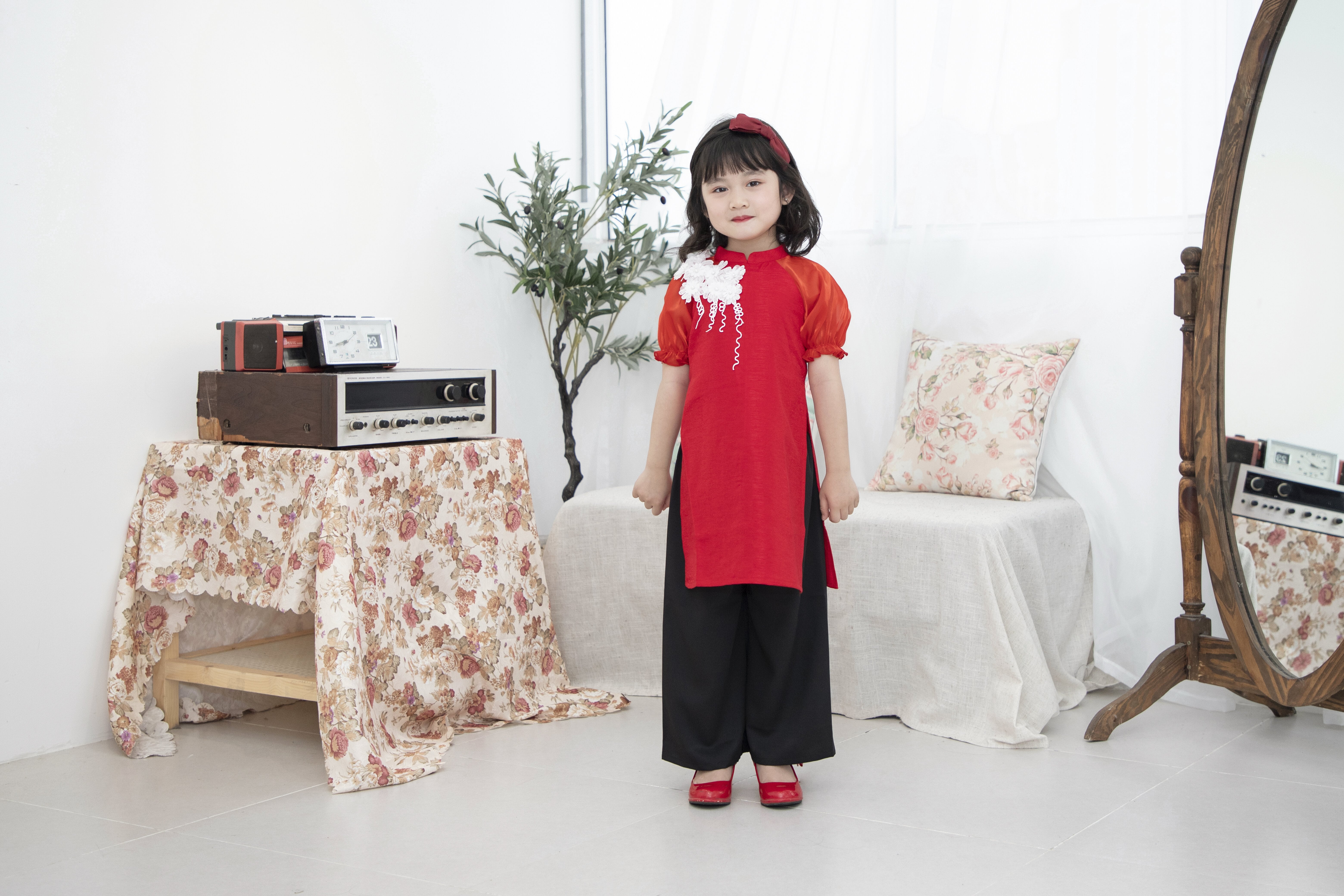 Áo dài đũi đính hoa vai, kèm quần_thumbnail_1