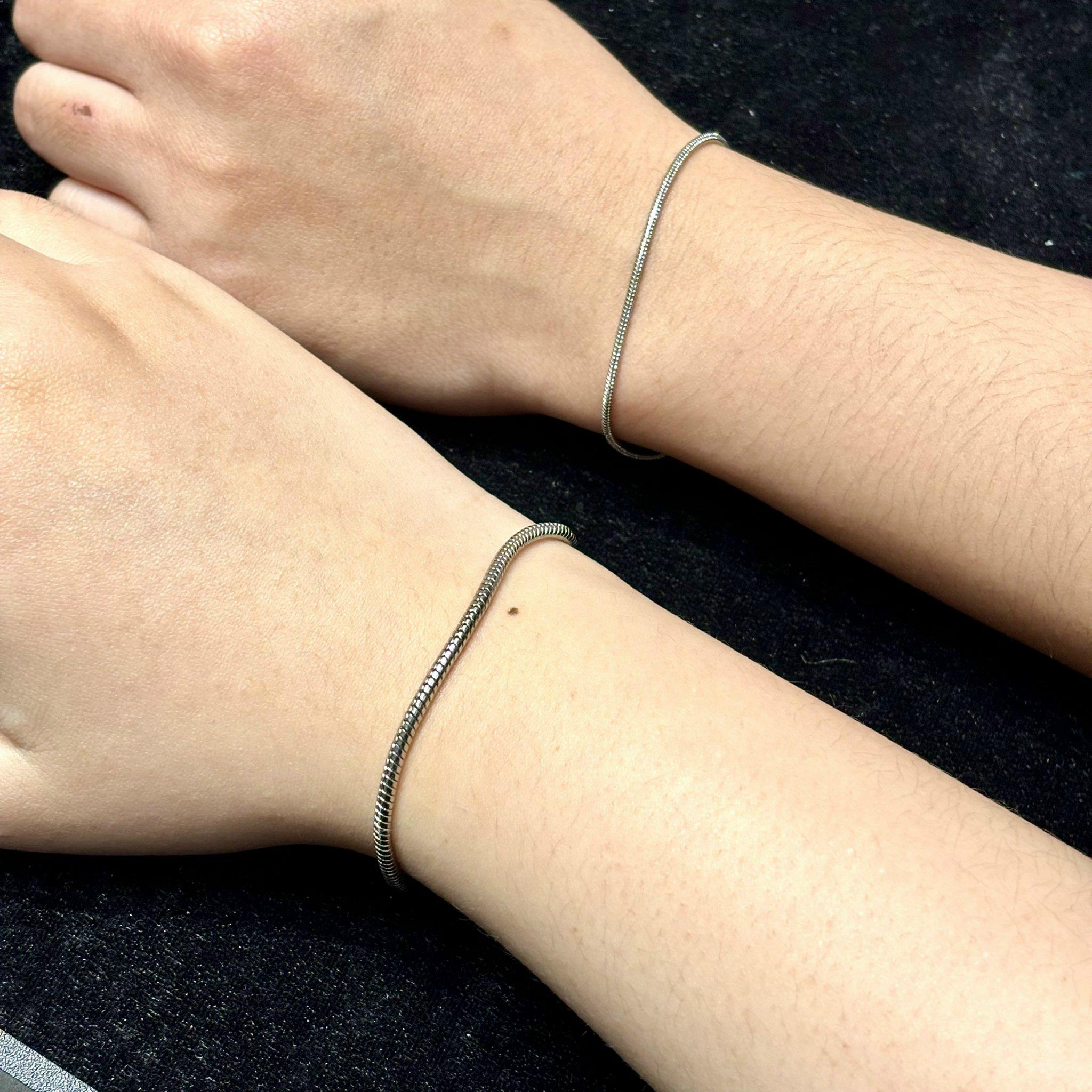 Vòng tay cặp da rắn