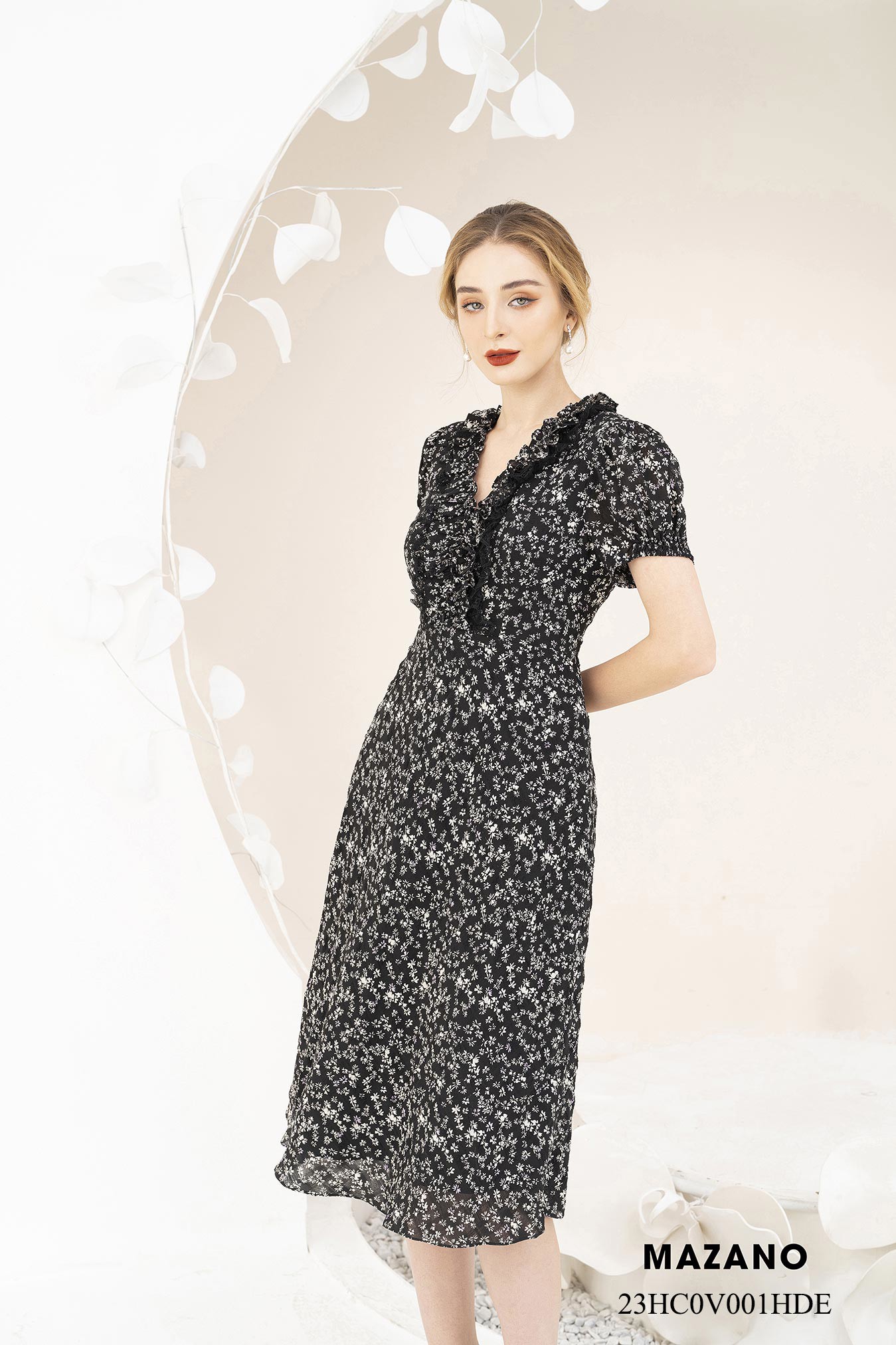 Váy Đầm Ôm Vải thô mỏng Họa tiết hoa nhí Cổ V phối ren Tay ngắn Dài đến bắp chân 23HC0VA001HDE