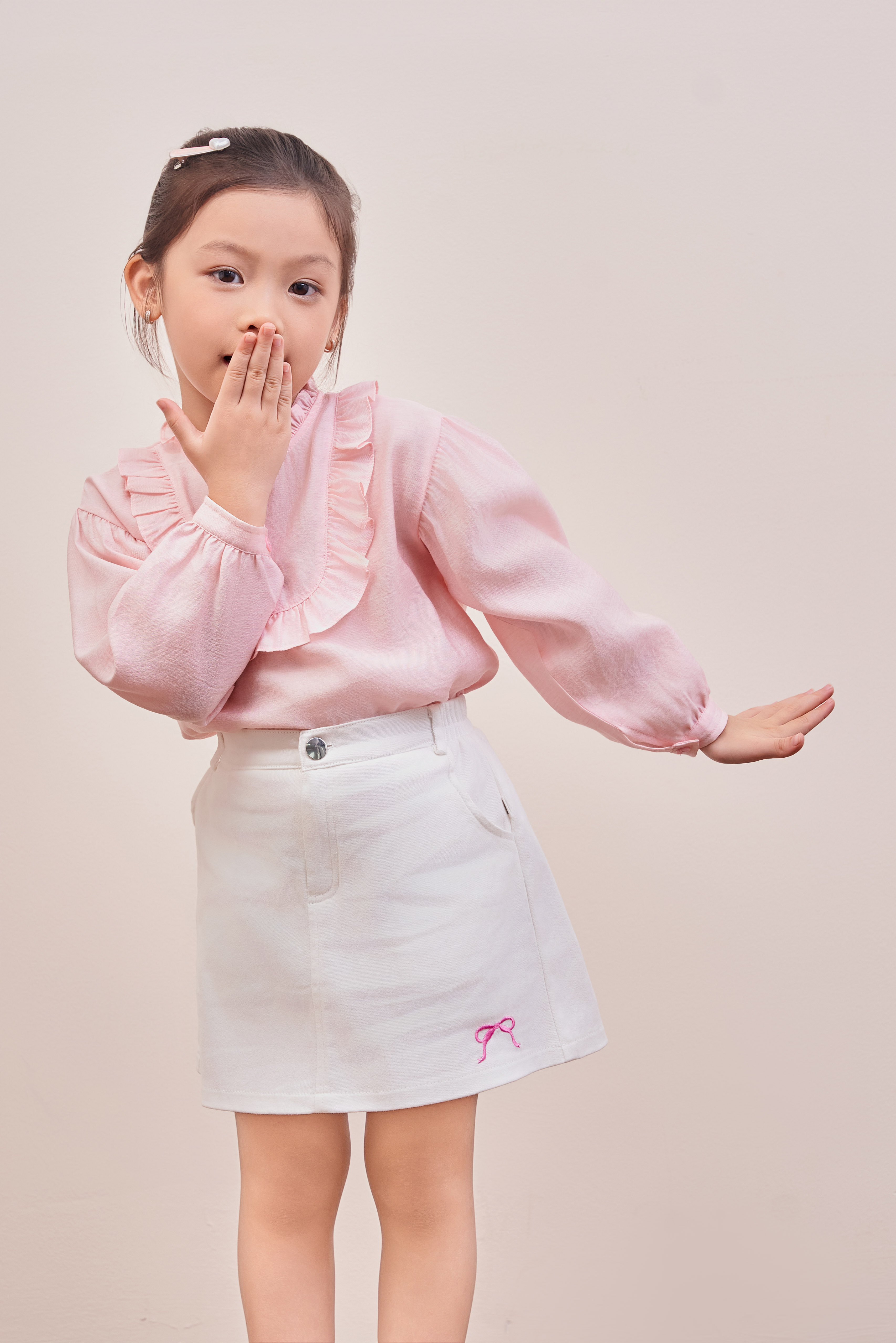 Áo cổ nhún bèo đính nơ xinh xắn_thumbnail_1