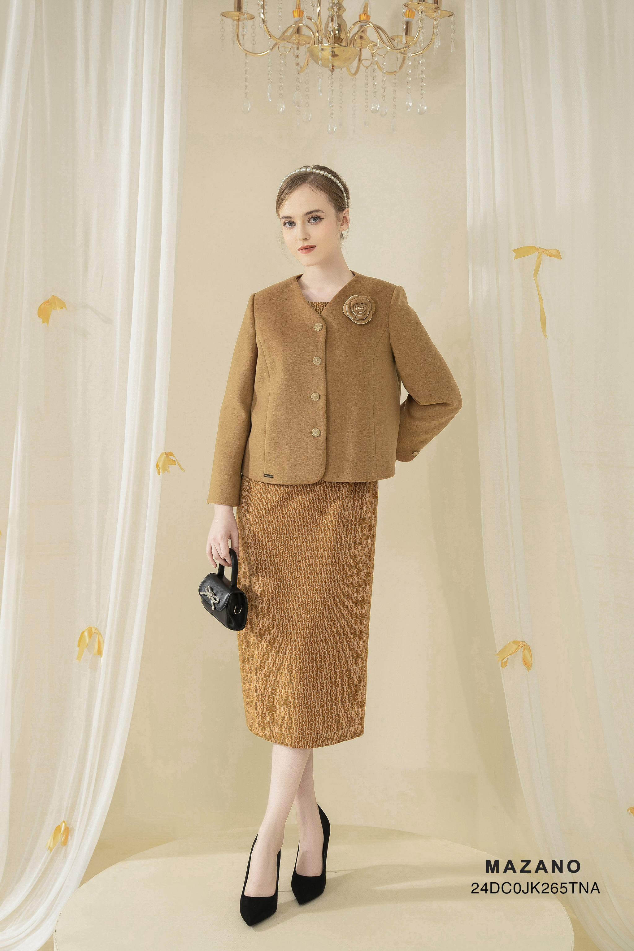 Áo khoác suông ngắn Vải Dạ nhập khẩu Đính trang trí hoa cuốn Vổ V Tay dài Dài qua eo_thumbnail_5