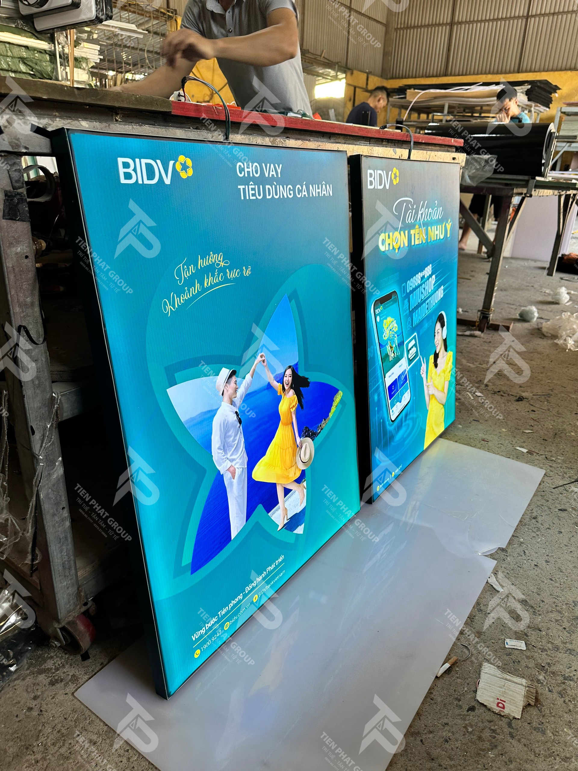 GIA CÔNG HỘP ĐÈN NHÉT CẠNH _thumbnail_1