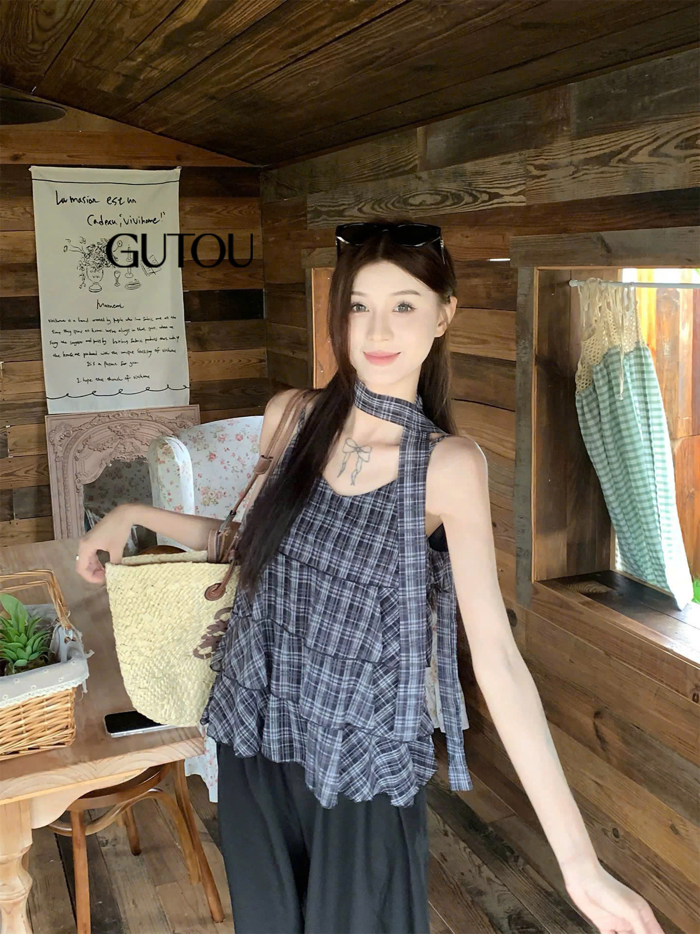 [ GUTOU ] Áo Hai Dây Tầng Cổ V Phối Khăn Choàng_thumbnail_10