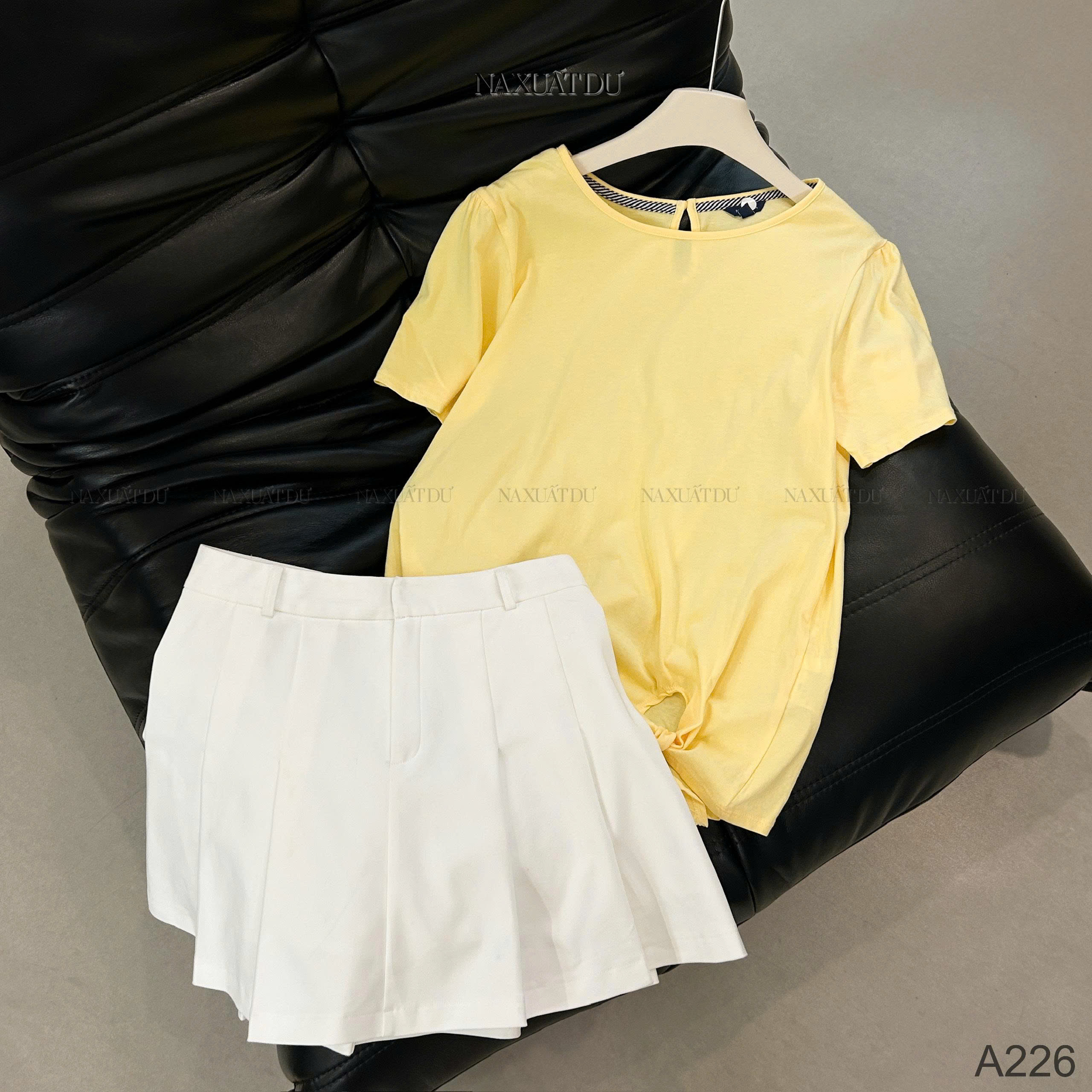 Áo thun cột dây màu vàng nữ 