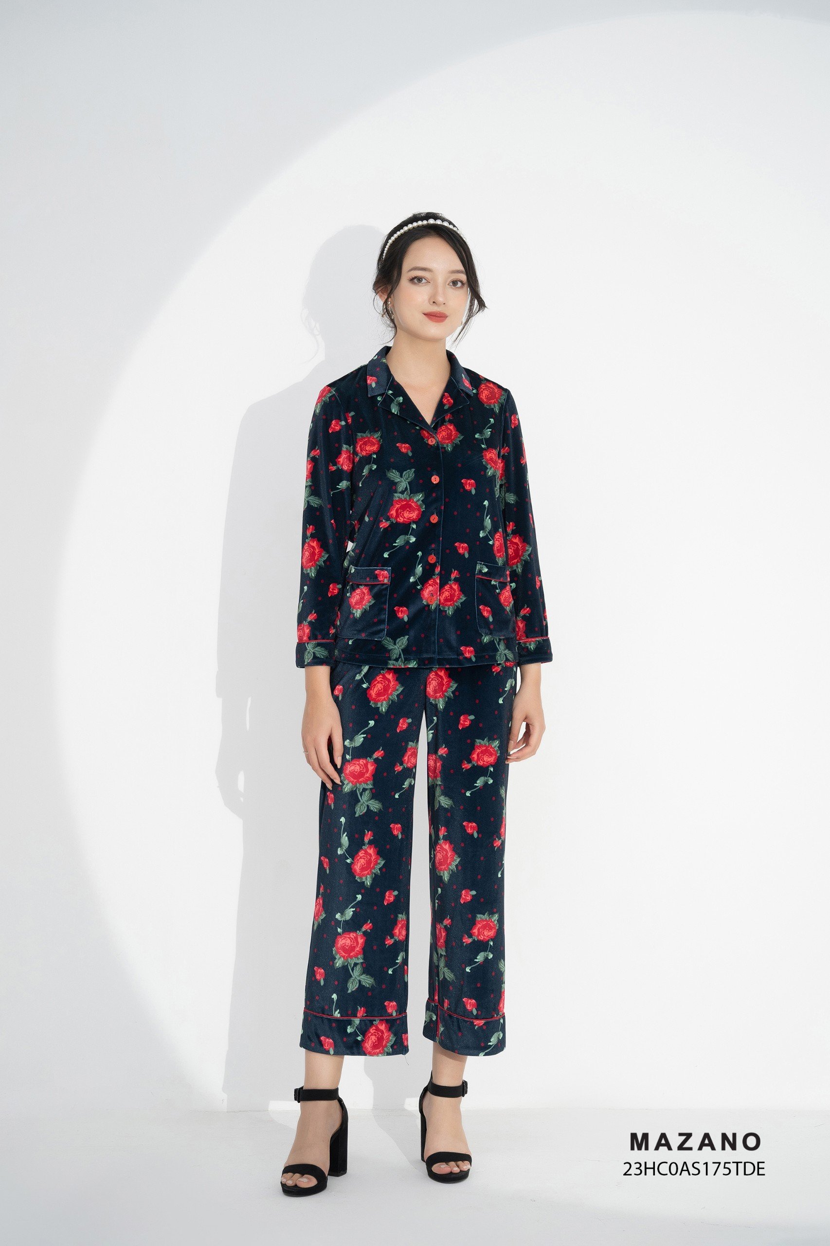 Bộ đồ nhung hoạ tiết hoa hồng 3D