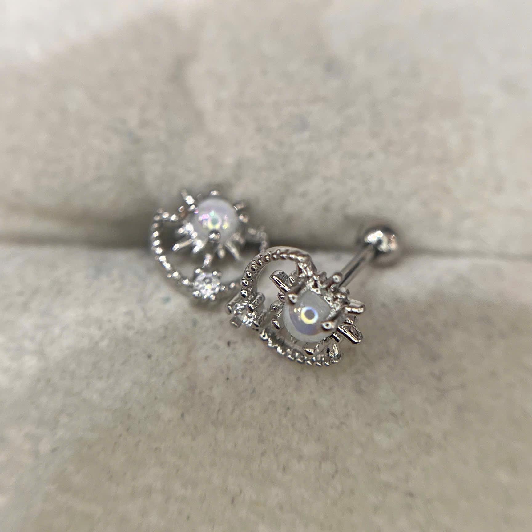 khuyên kiểu mặt trăng ôm mặt trời opal trắng tua rua đít bi mảnh