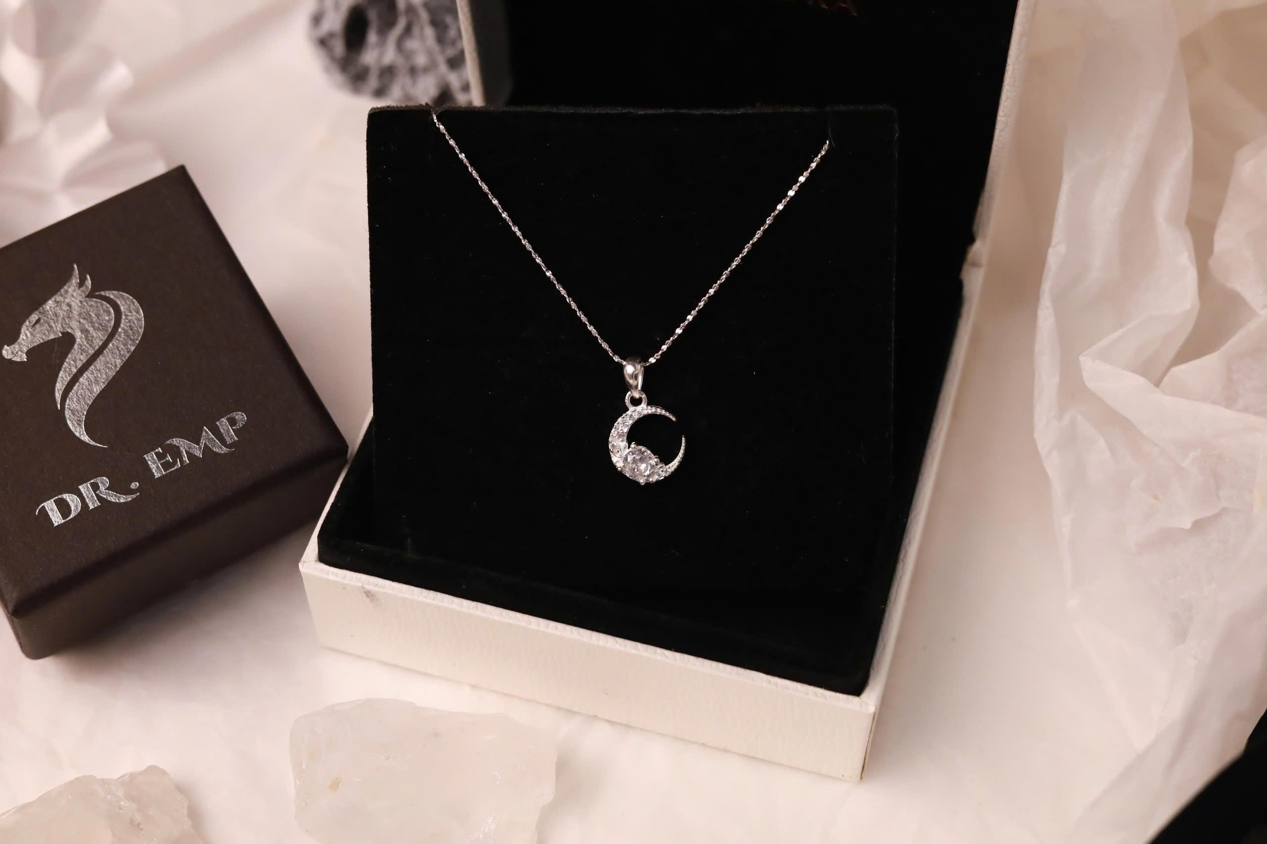 Vòng cổ bạc mặt trăng xi bạch kim dây xù mì