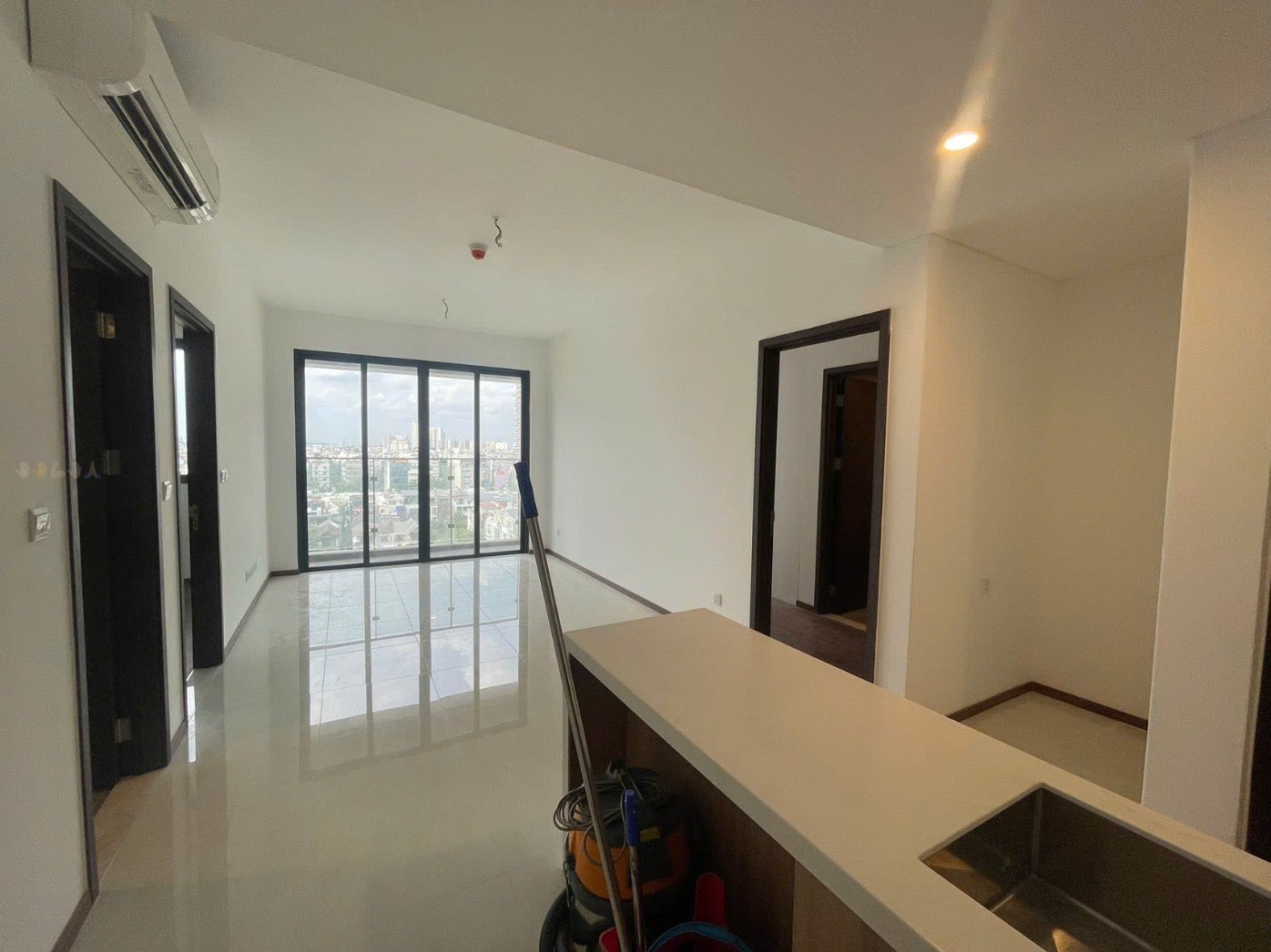 Cho thuê 2 phòng ngủ One Verandah - View thoáng mát, k chắn, ban công ĐB