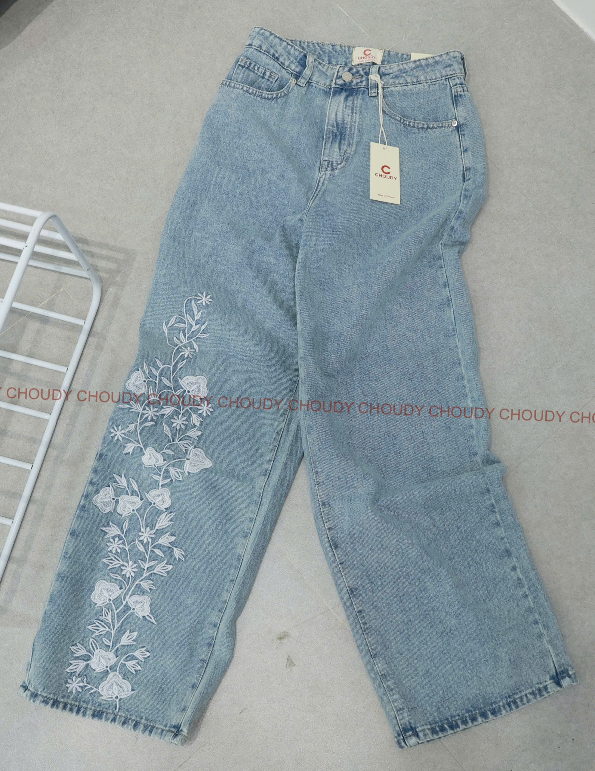 SALE U31 QUẦN JEAN THÊU HOA_thumbnail_2