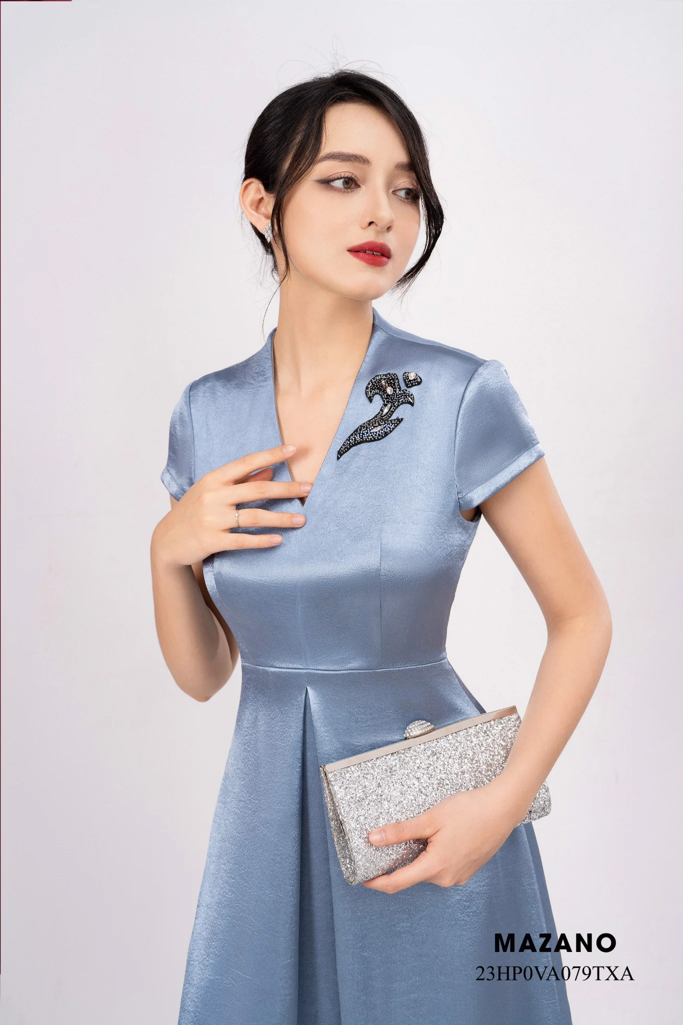 Đầm xanh eo cao đính hoa ngực dự tiệc 23HP0VA079TXA