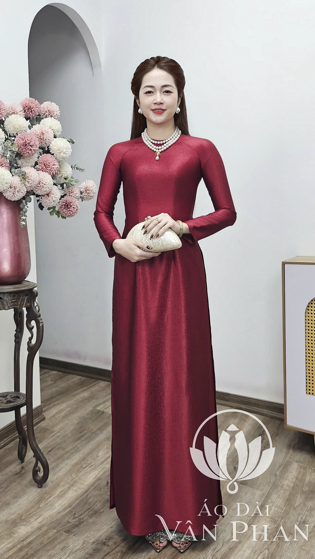 A3175 áo dài cổ khít tay dài lụa dubai sa mạc màu đỏ_thumbnail_2